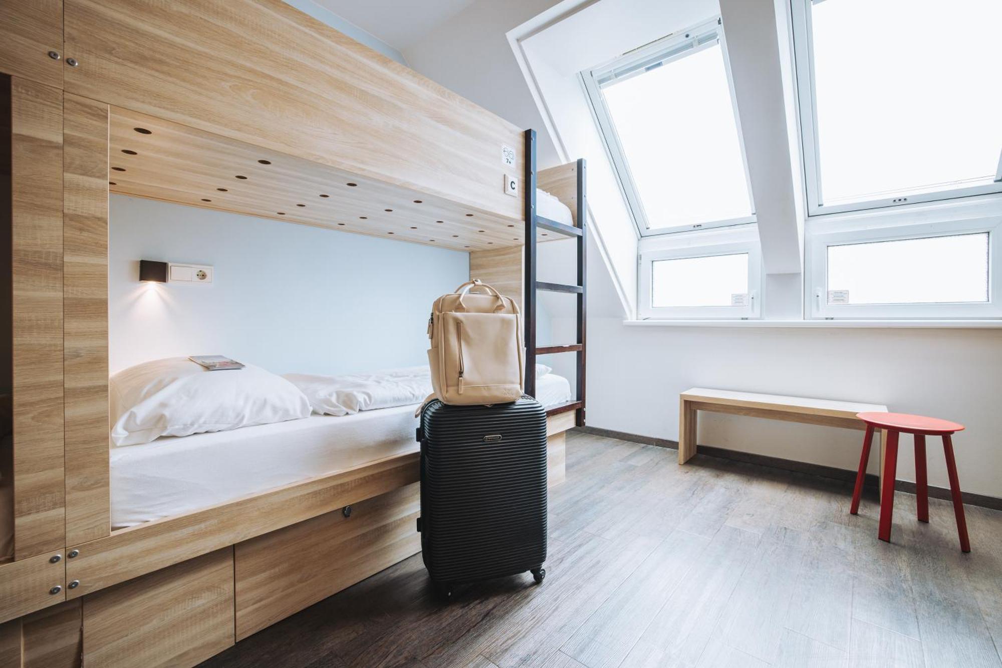 Bed 6-Bed Mixed Dormitory Room