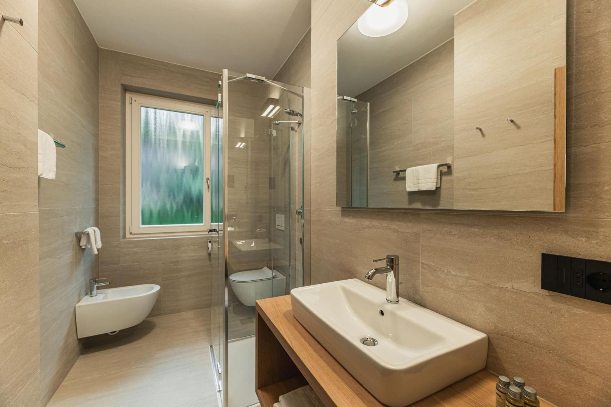 Deluxe One-Bedroom Apartment Garden View