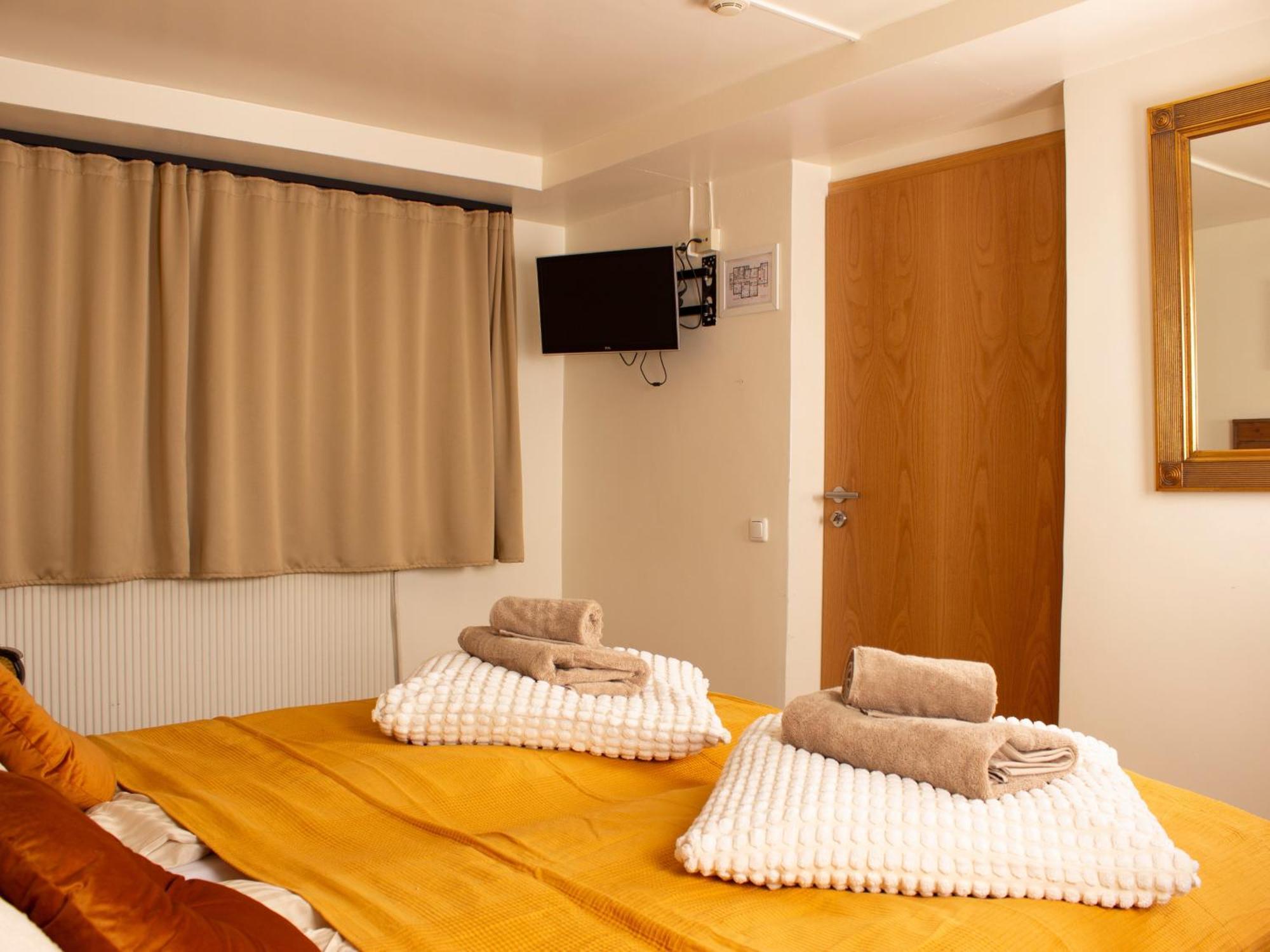 Double or Twin Room Private Bathroom