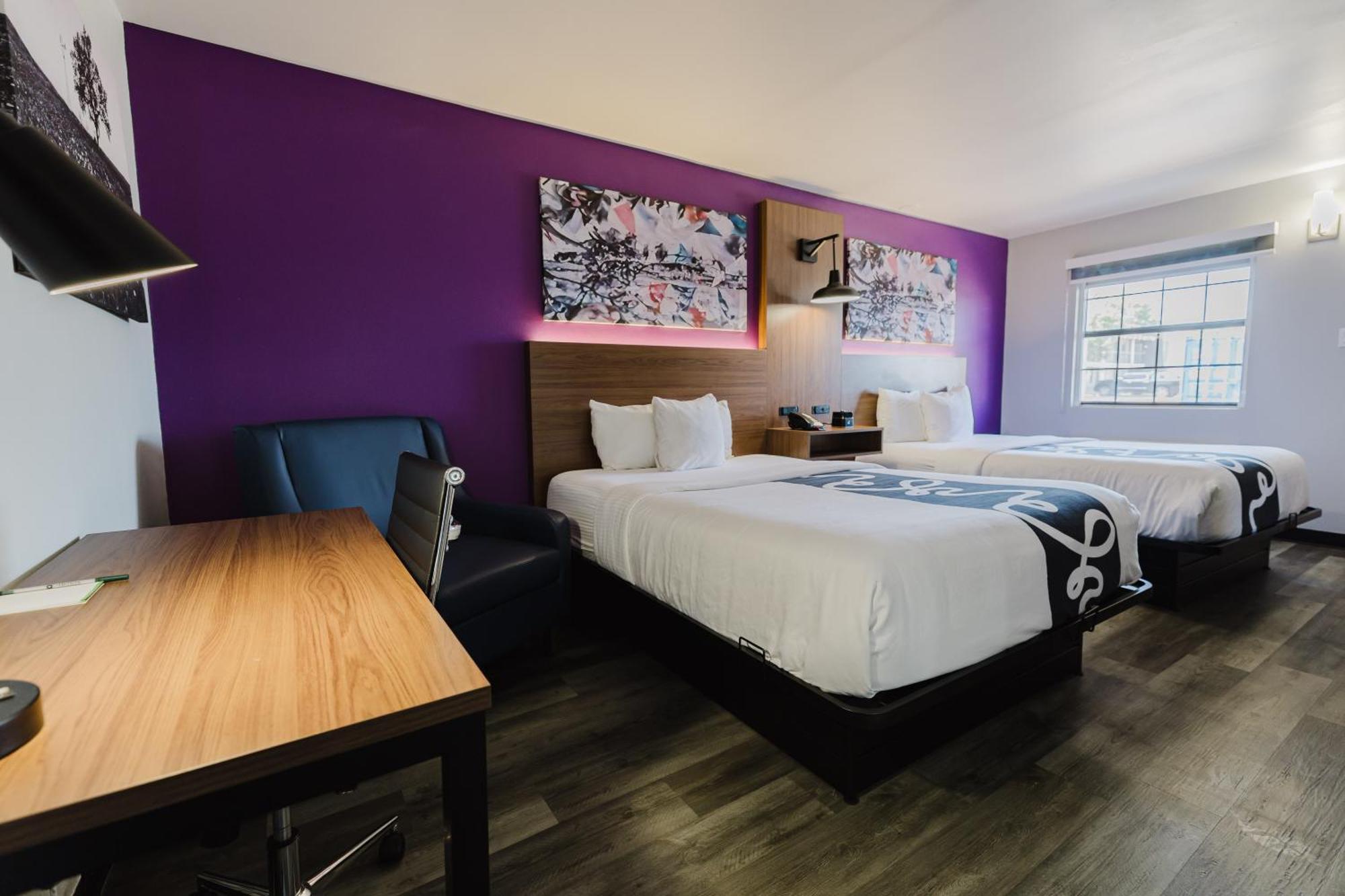 Queen Room Two Queen Beds Bath Tub Mobility Accessible or Non-Smoking