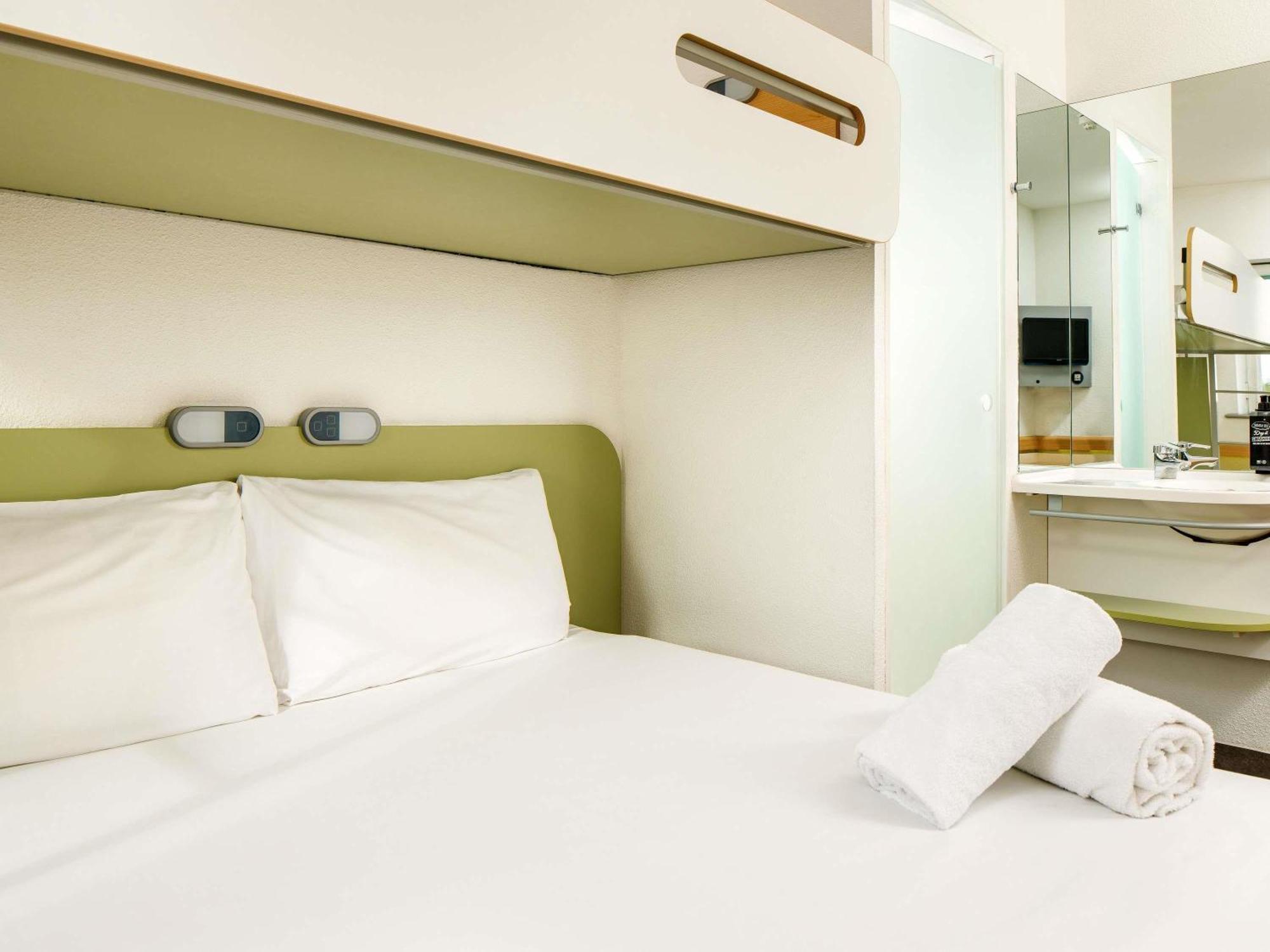 Standard room One Double One Single Beds