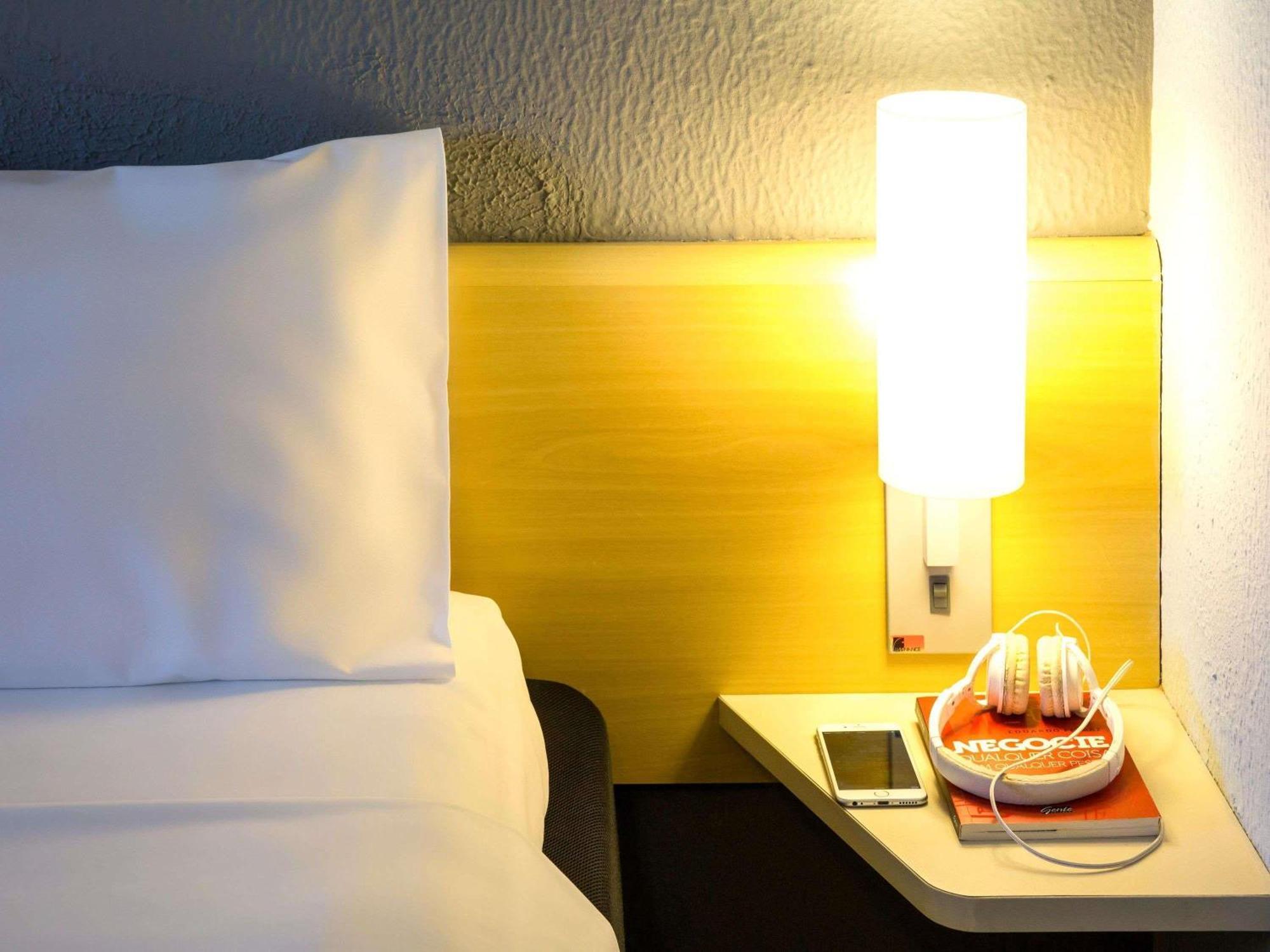 Quarto Standard Adaptado com Cama de Casal