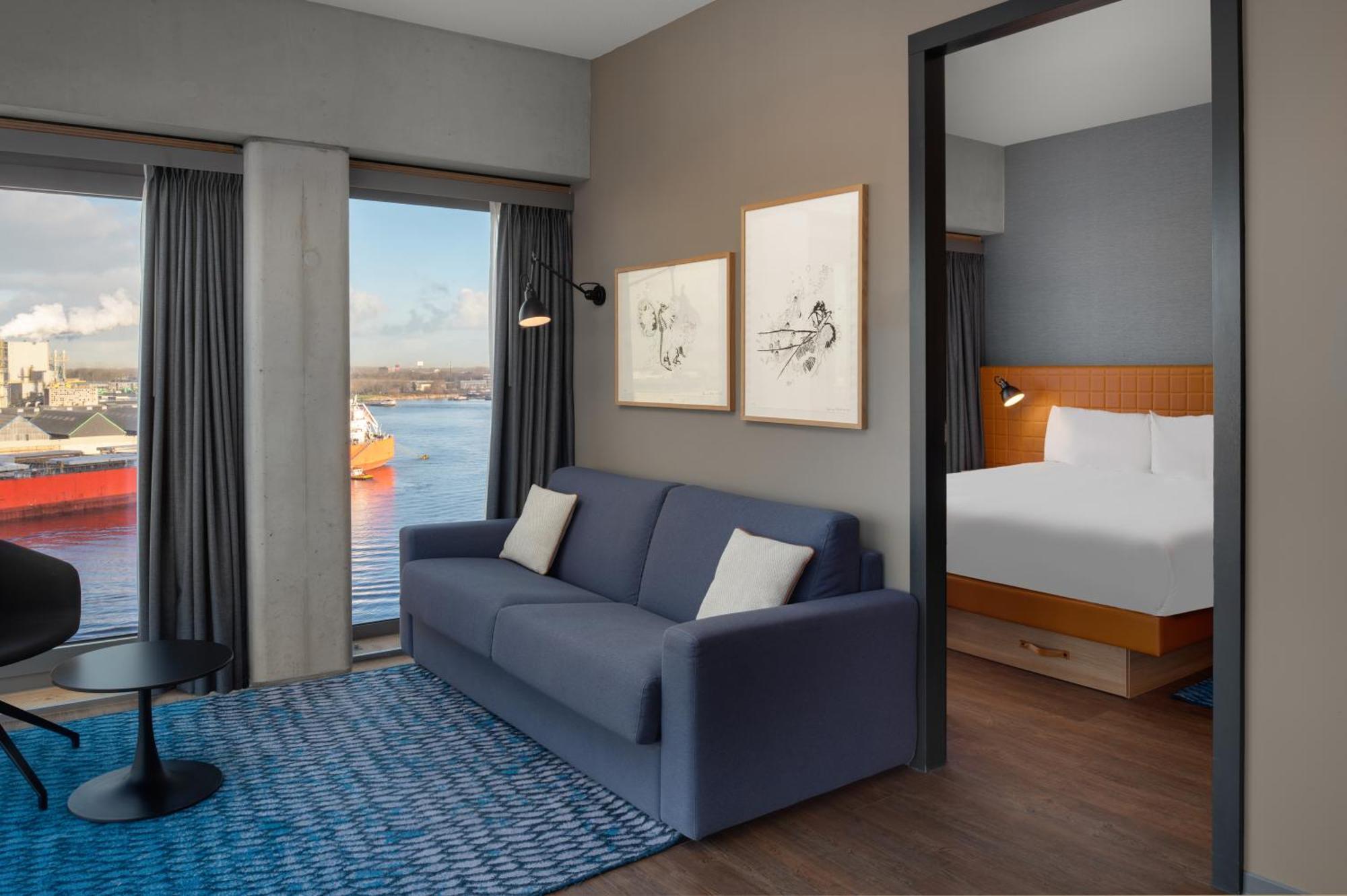 One-Bedroom Corner Suite High Floor