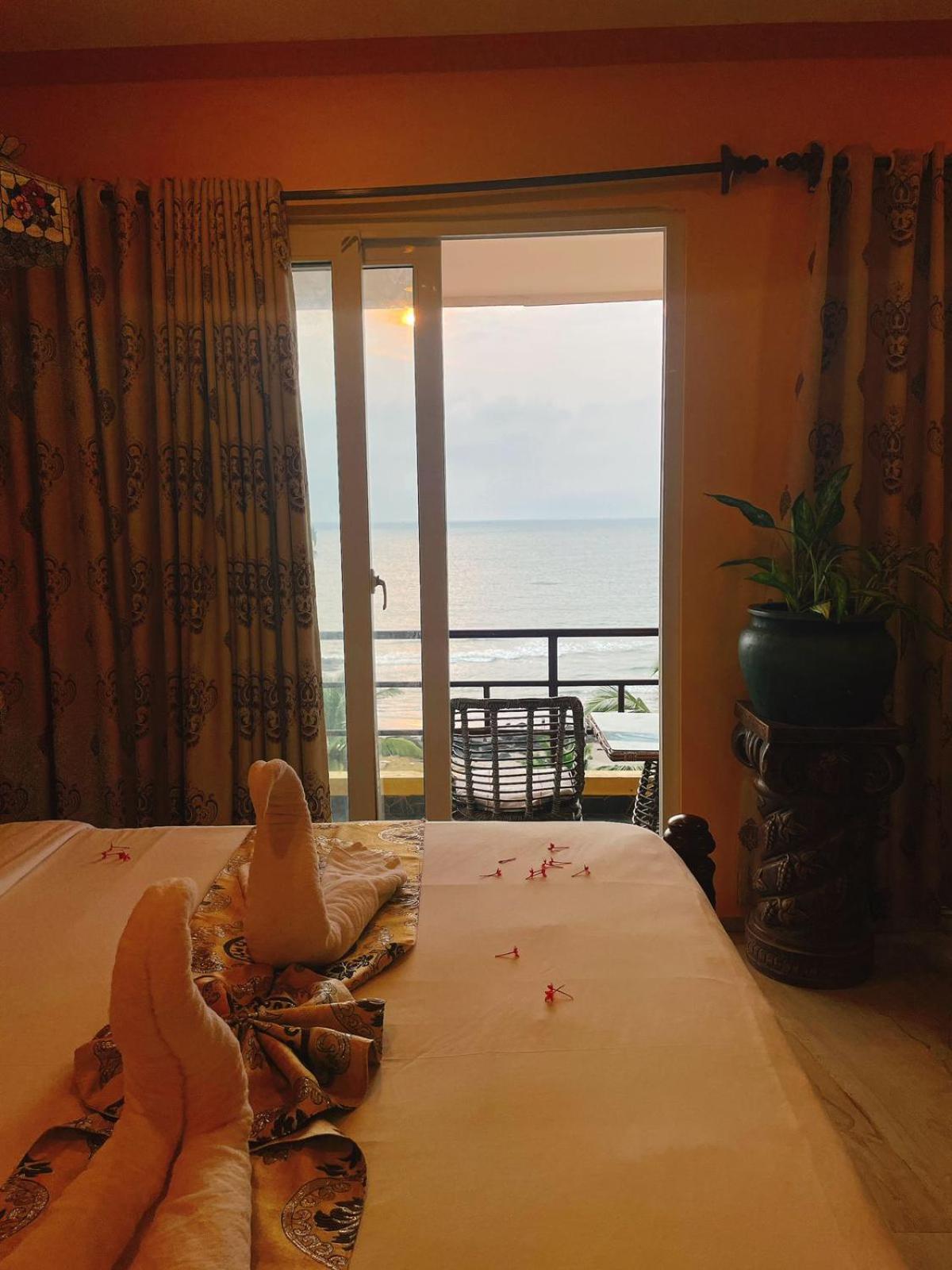Boutique Room Jacuzzi – Sea-Facing