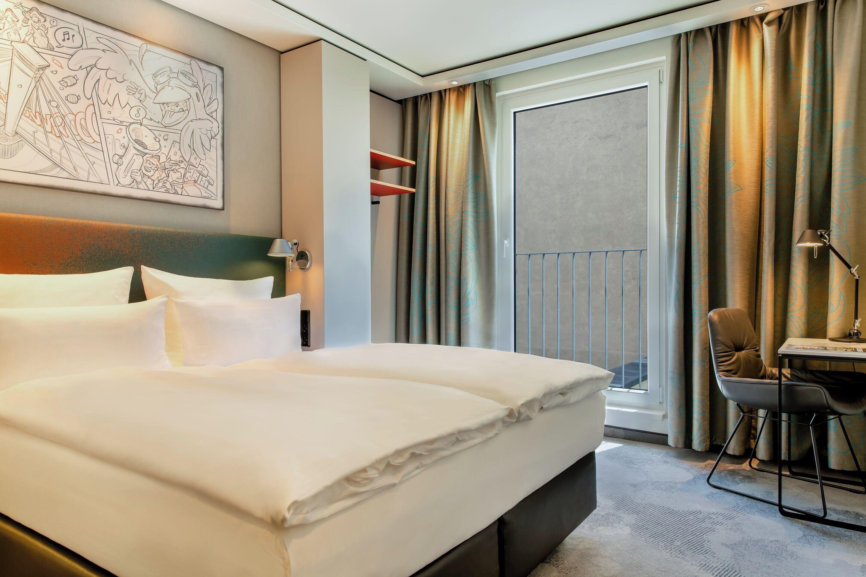 Standard Queen Room