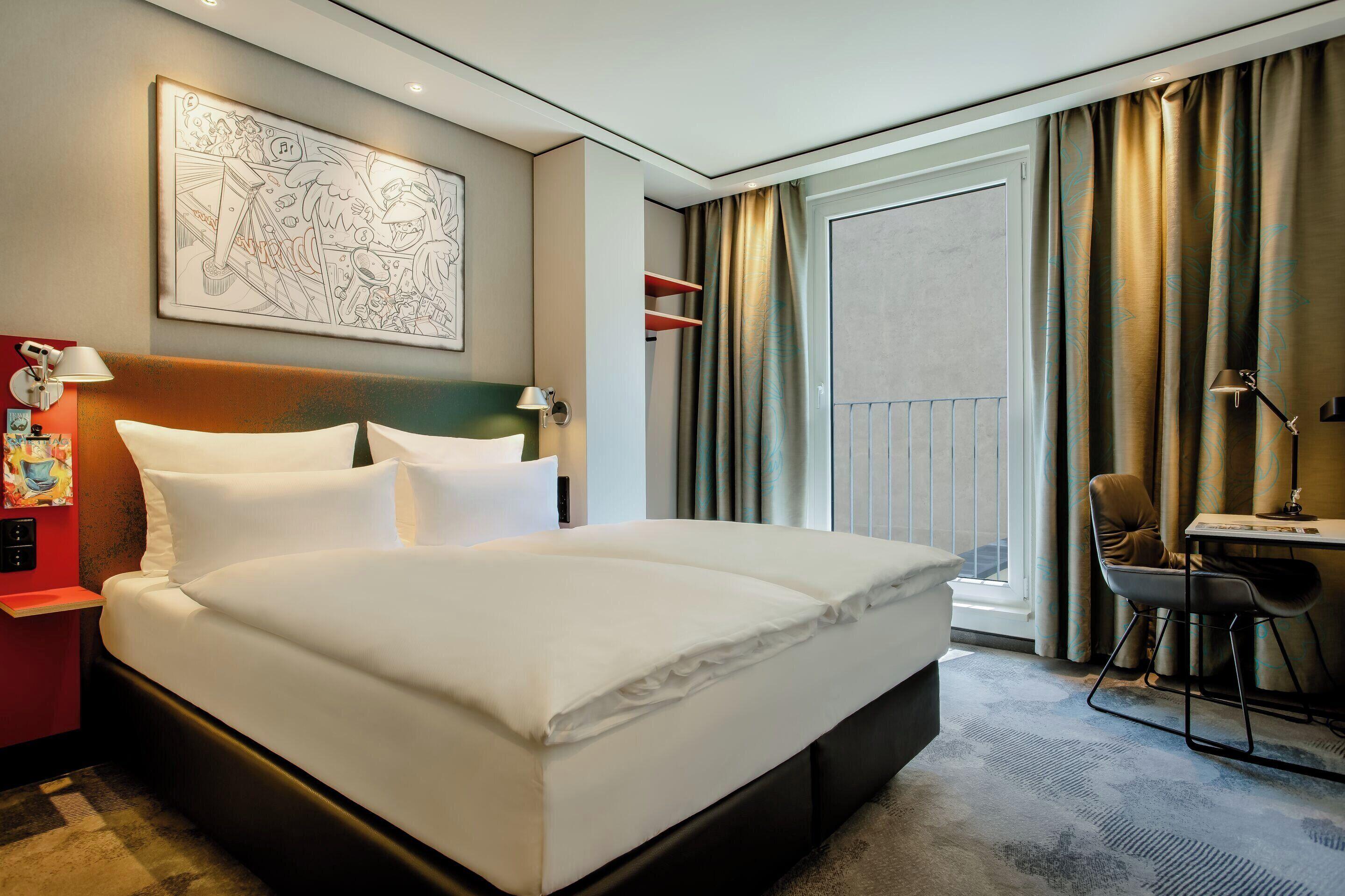 Standard Queen Room