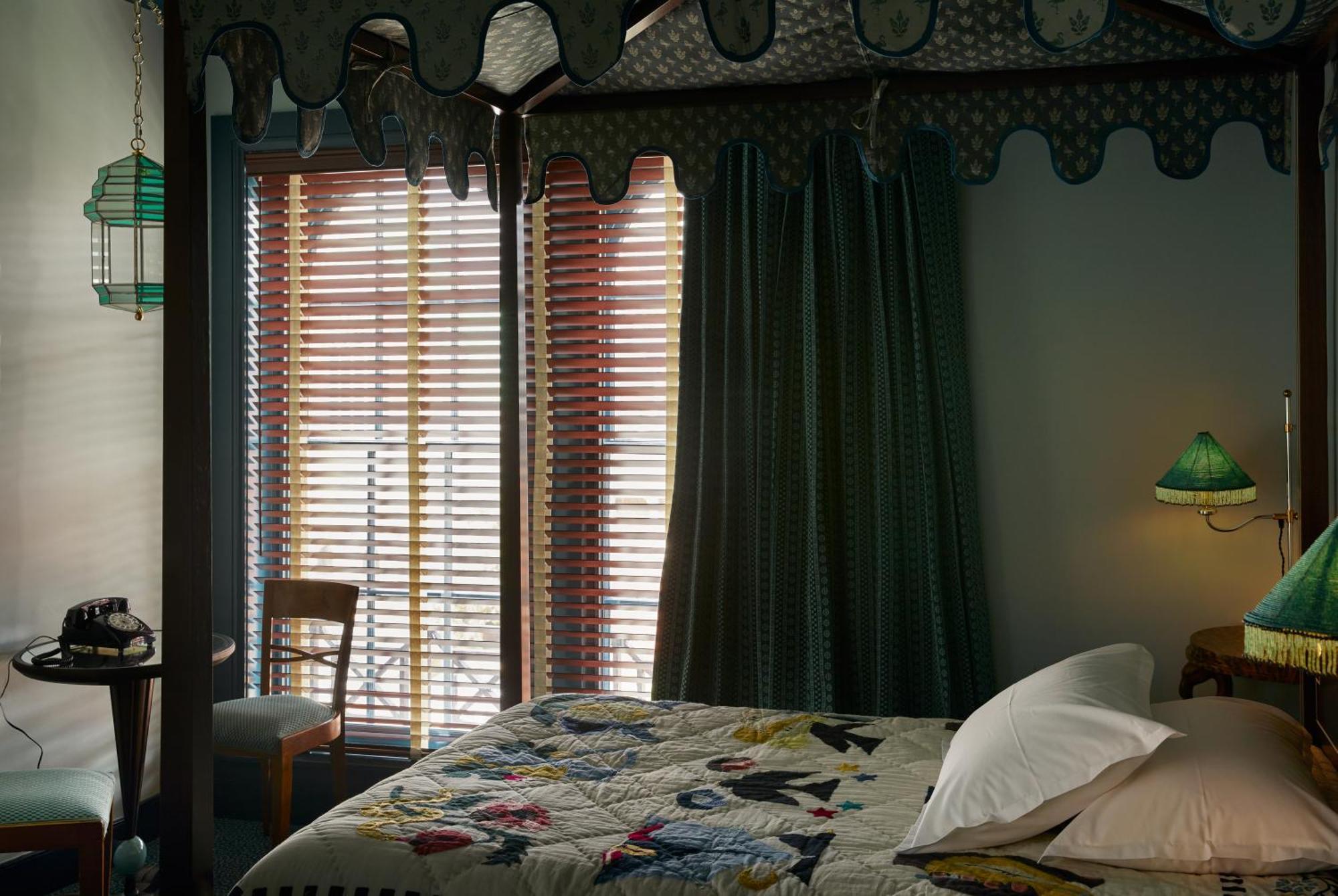 Full Bed
