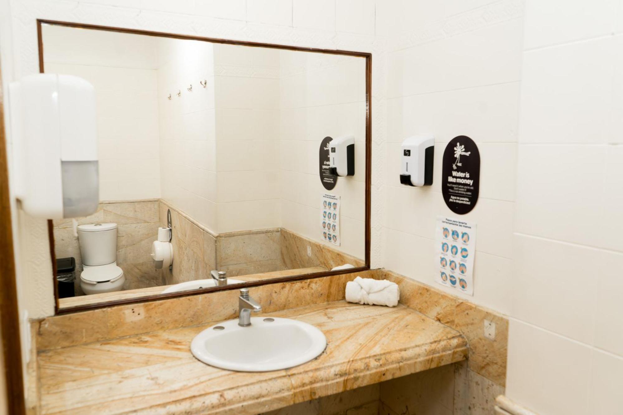 Single Bed 10-Bed Dormitory Room AC