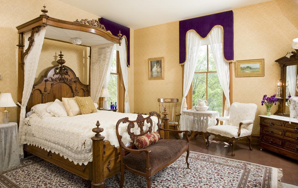 Rosewood Room