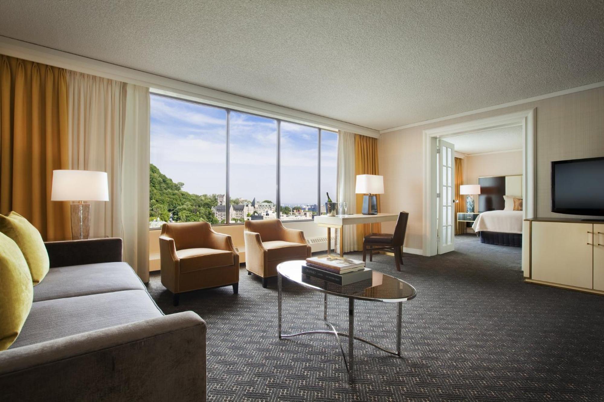 Omni Suite – 1 King bed Sofabed