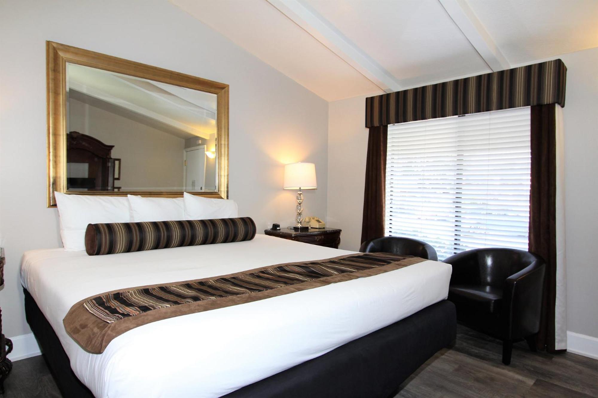 Standard Queen Room
