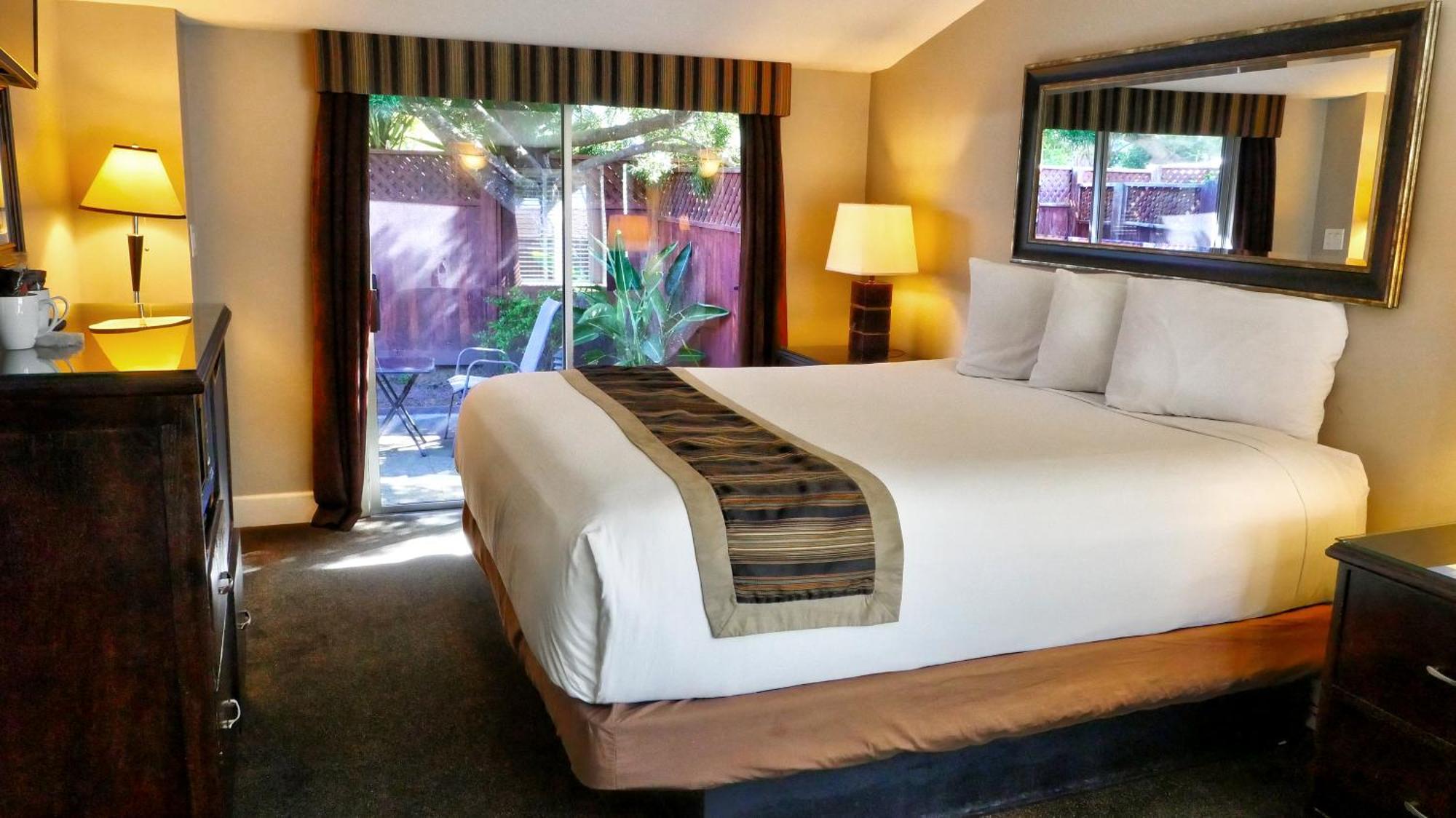Standard Queen Room Two Queen Beds