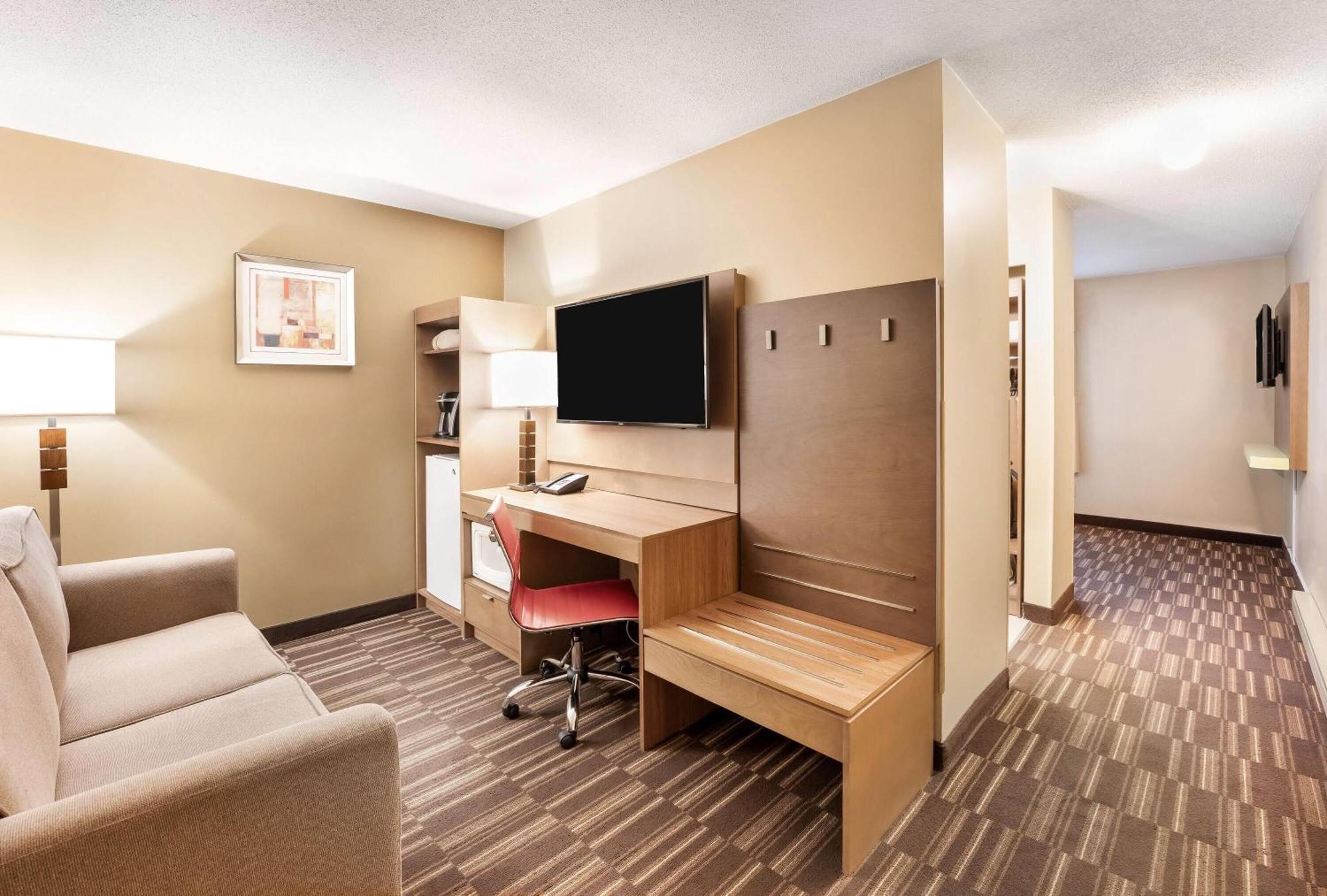 Queen Room Lobby Level