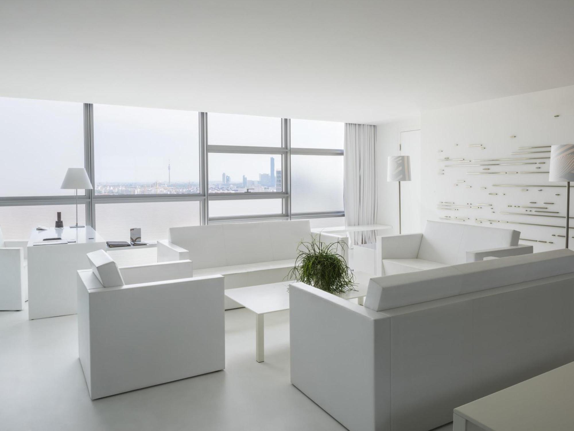 Presidential Suite – 270° Skyline View Grand King Bed,1742689471:JPEG