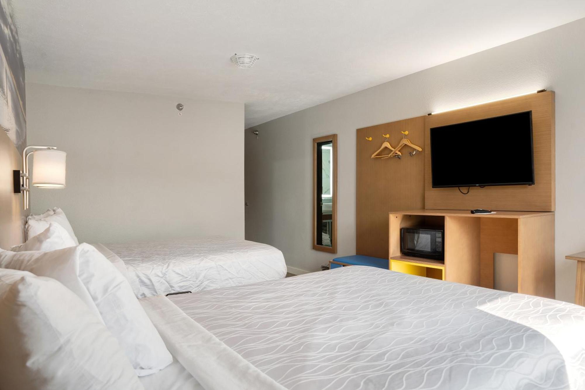 Queen Room Two Queen Beds Non-Smoking