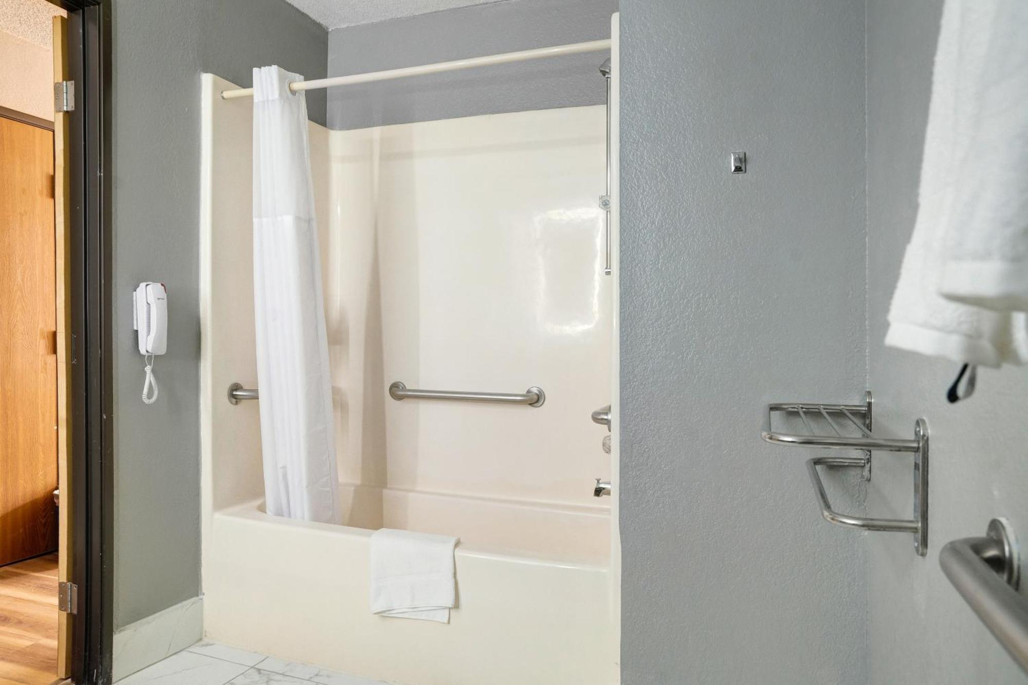 Queen Room Mobility Access or Non-Smoking
