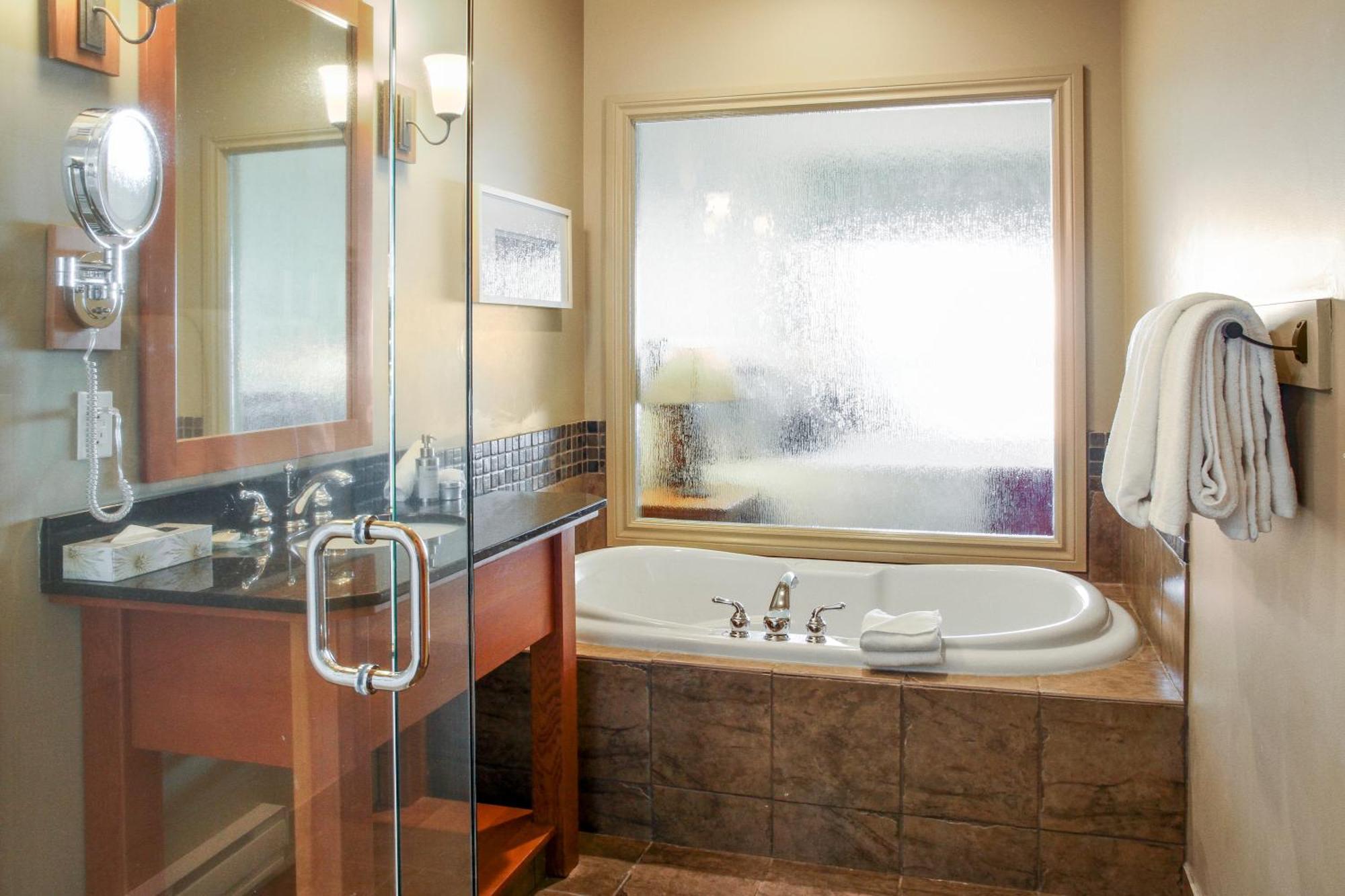 Deluxe King Room Ocean View