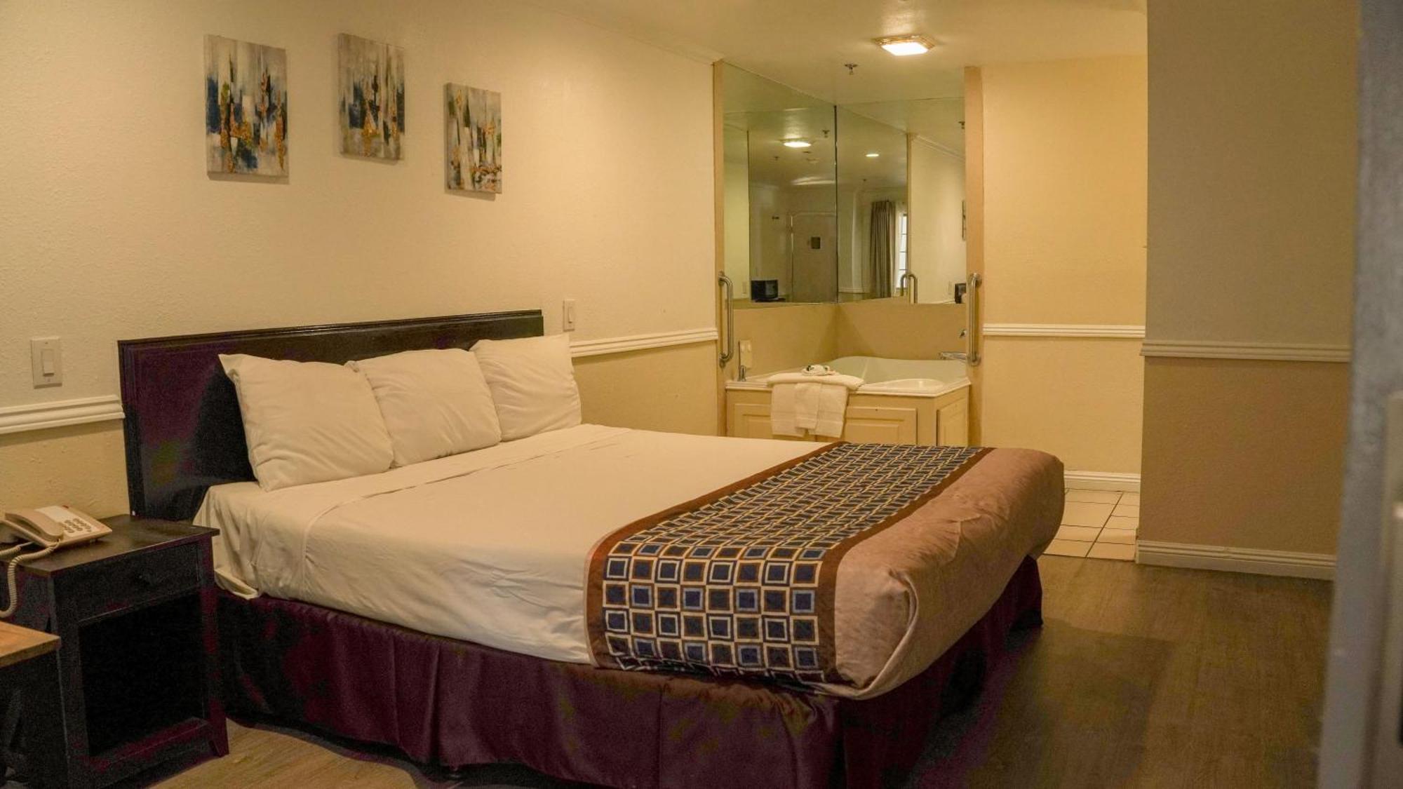 King Room Spa Bath