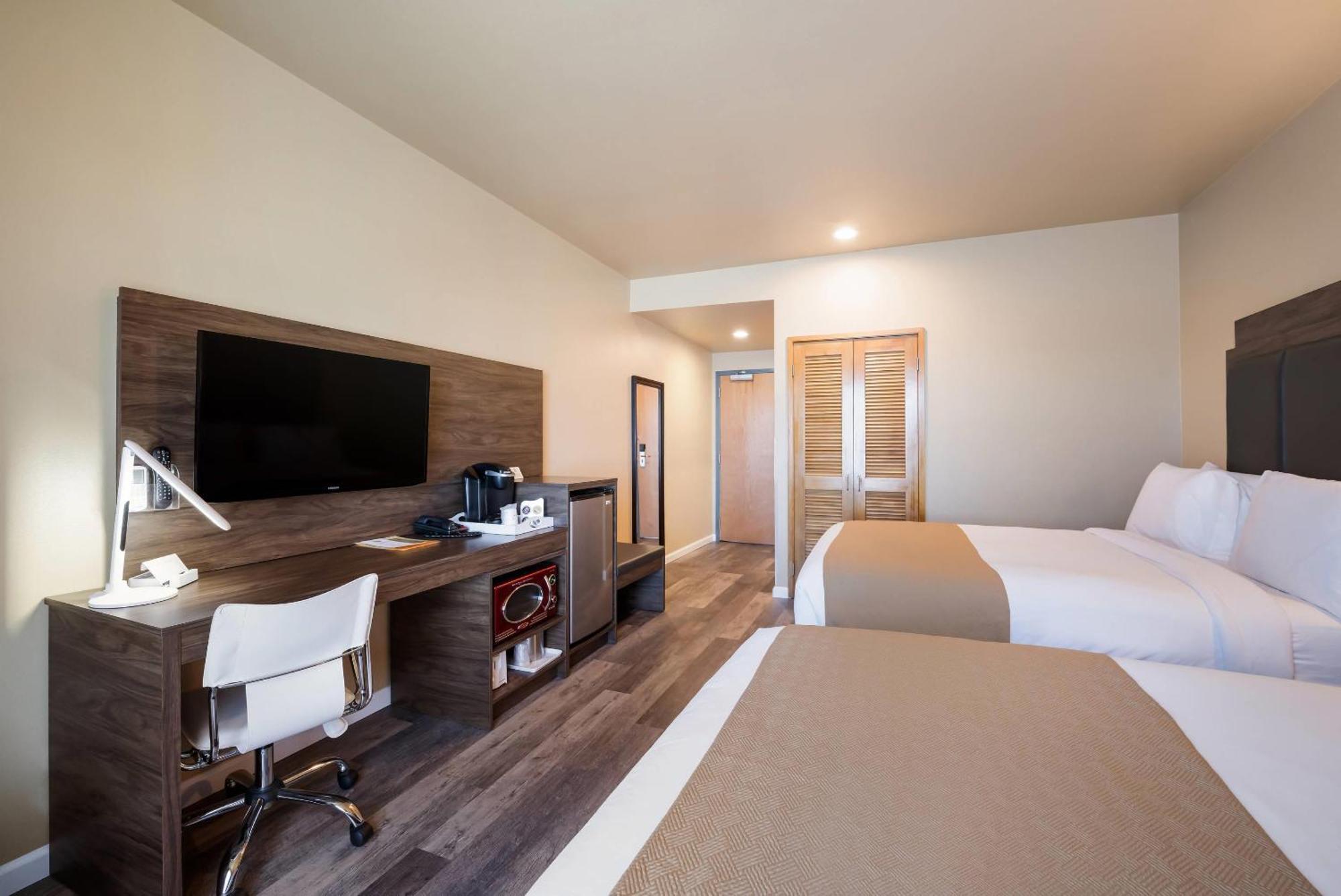 Queen Room Two Queen Beds