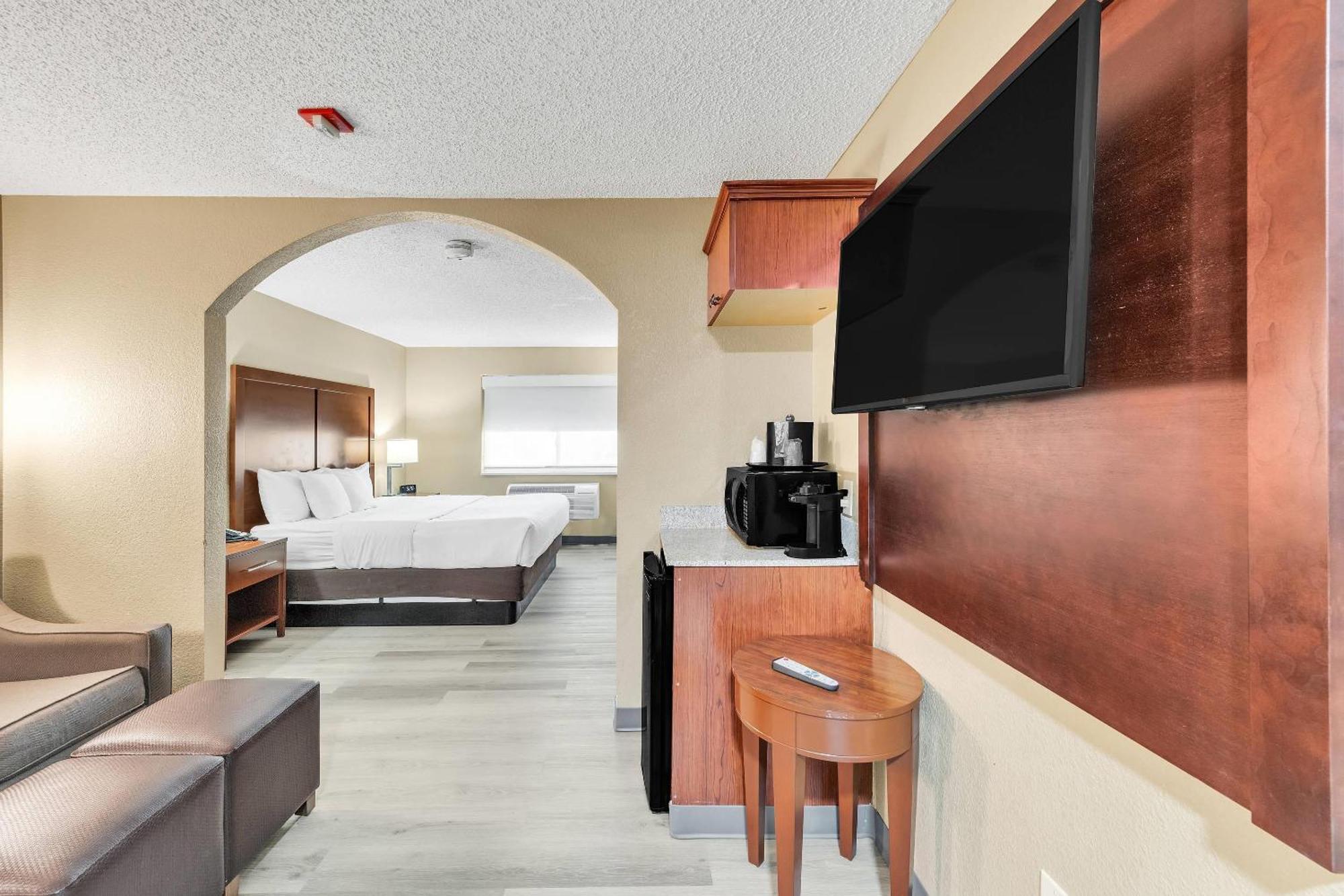 King Suite Accessible or Non-Smoking