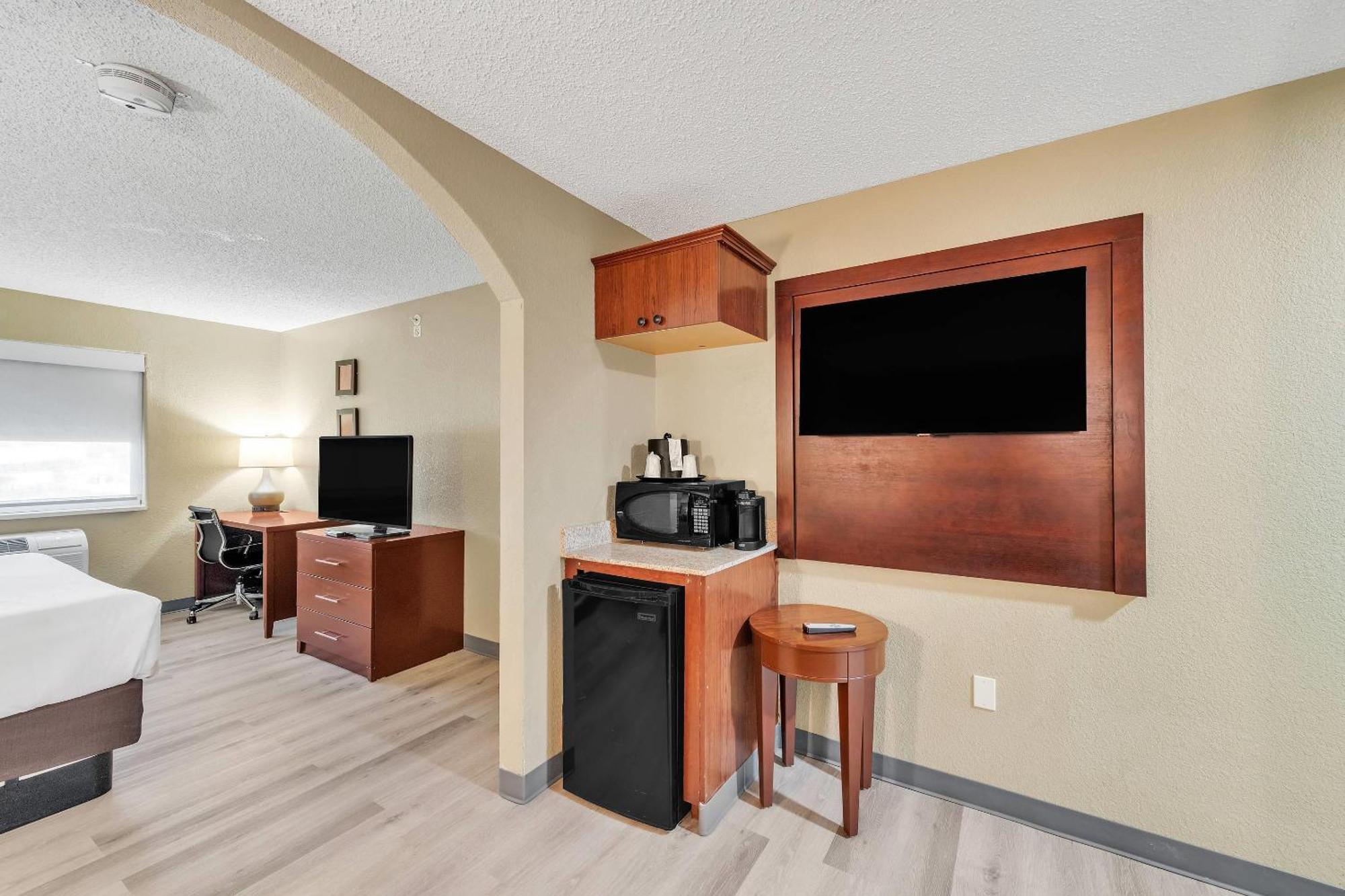 King Suite Accessible or Non-Smoking