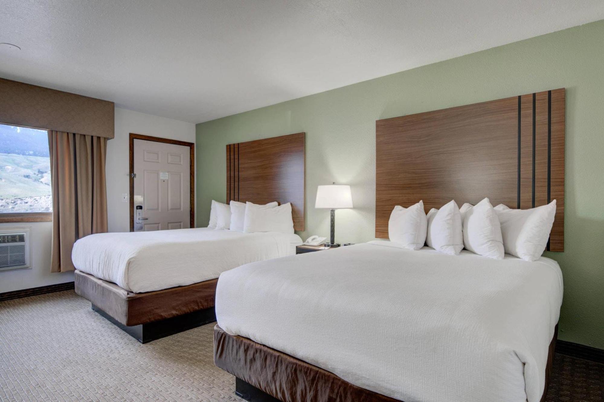 Queen Room Two Queen Beds Mountain View Non-Smoking