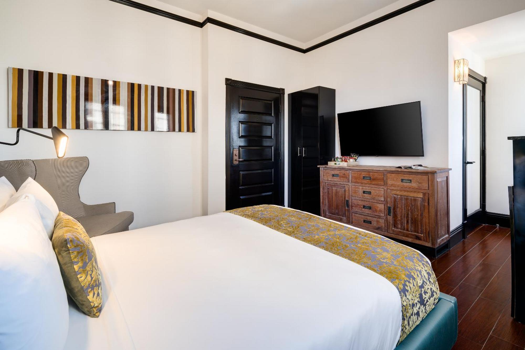 Classic Queen Room
