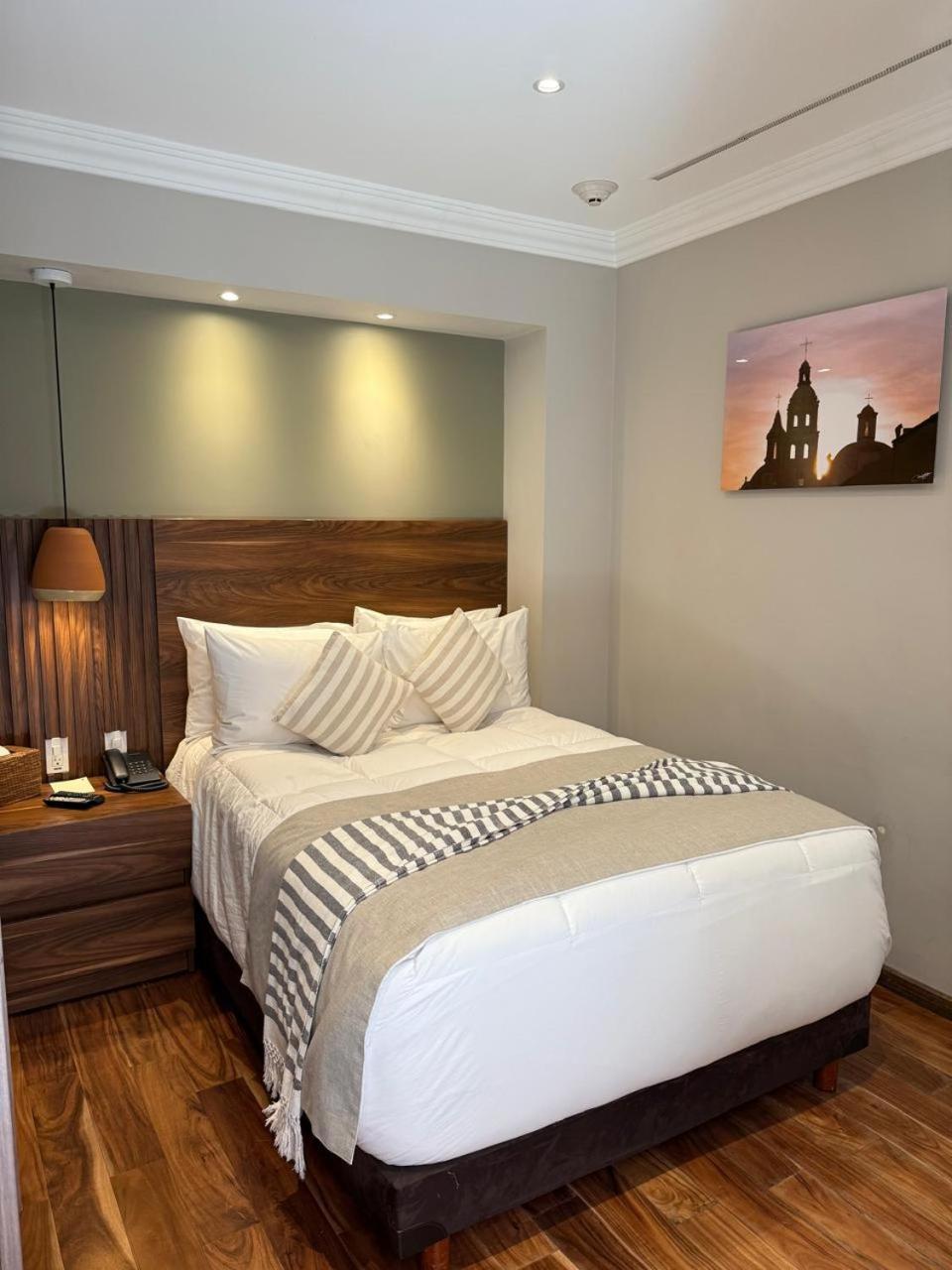 Standard Queen Room