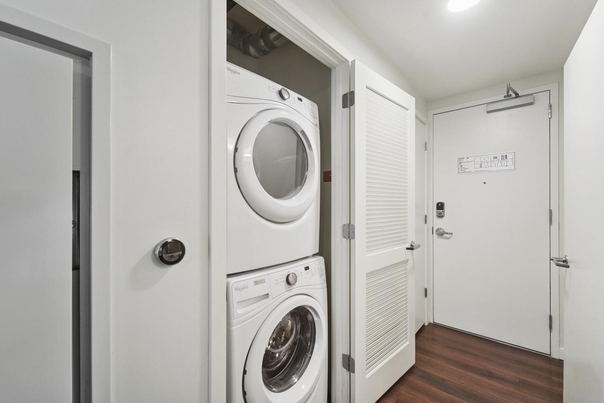 2 Bedroom Designer Furnished Apt at Union Station