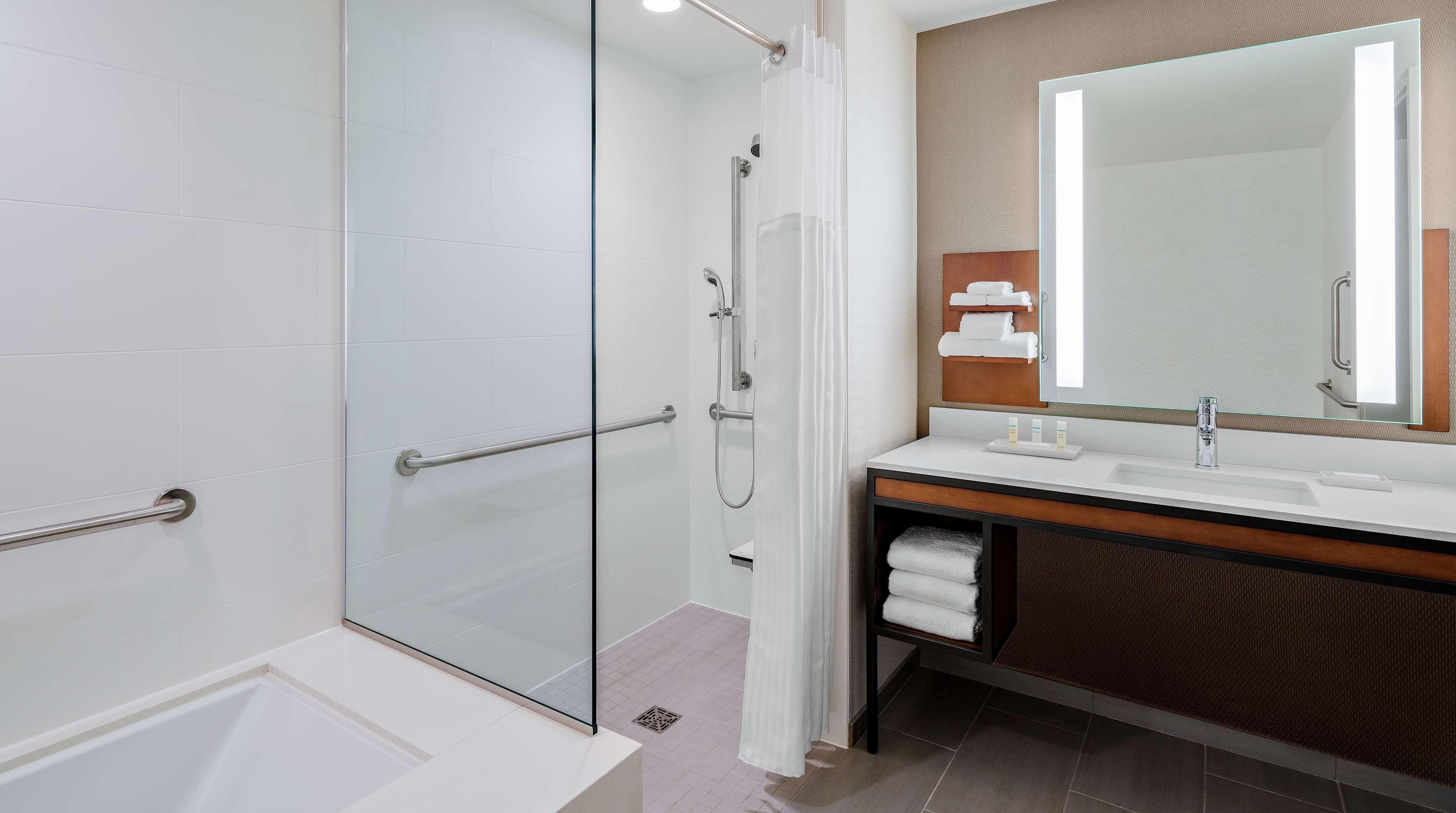Corner King Room with Roll-In Shower - Mobility Accessible