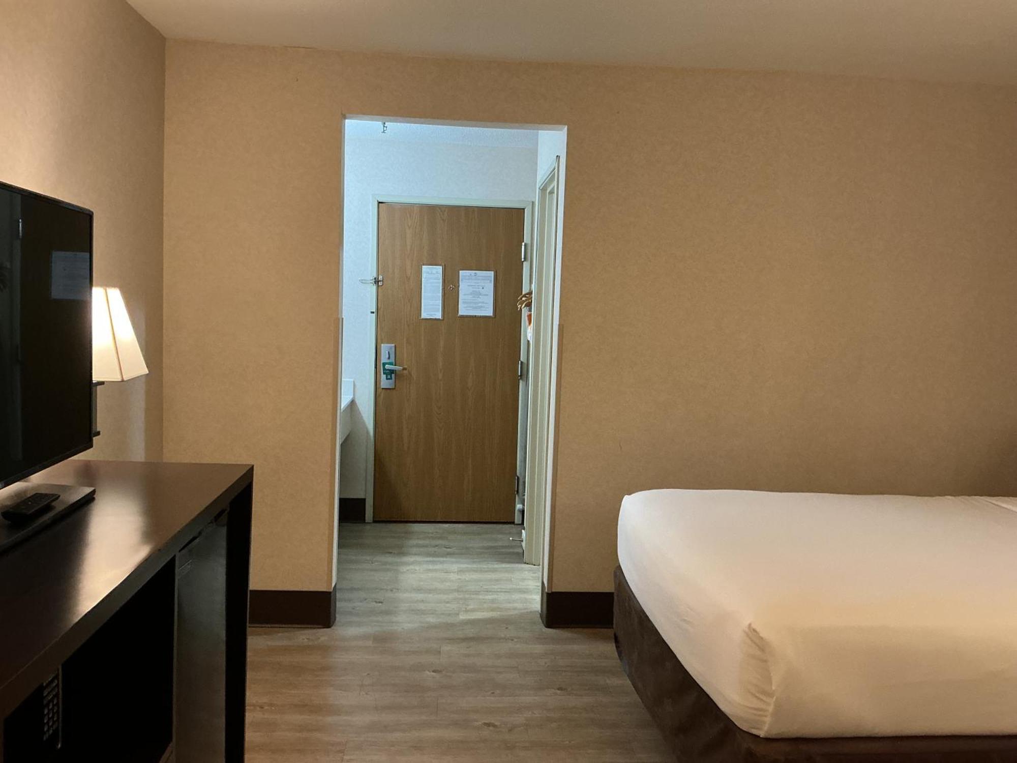 Standard Double Room Two Double Beds Non-Smoking