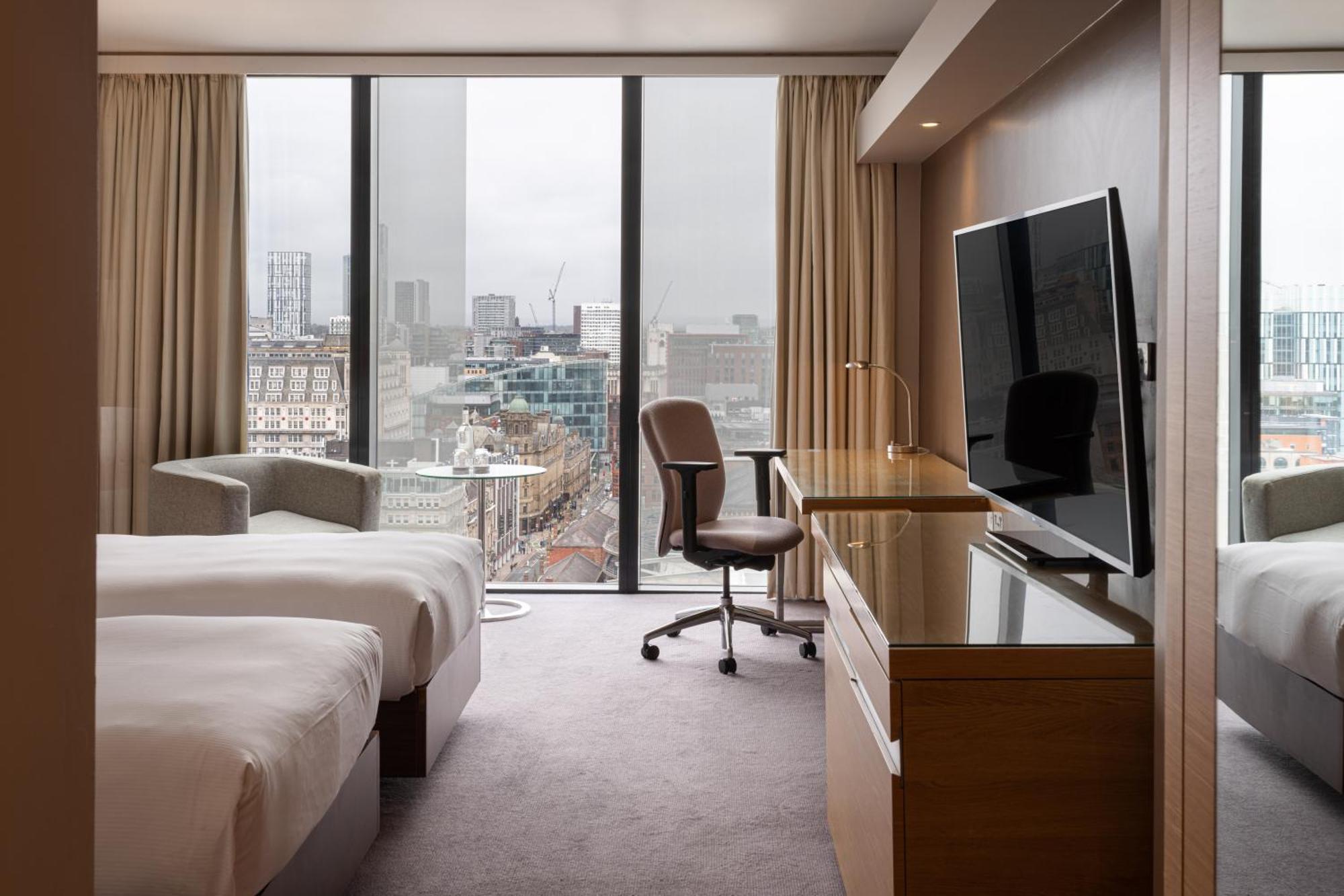 Classic Twin Room City View