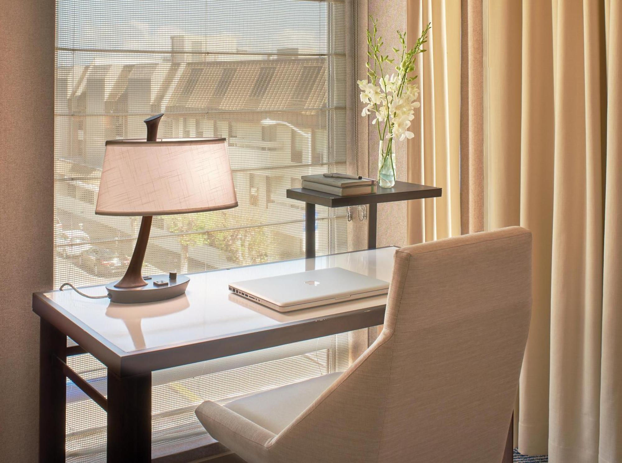 Signature Queen Suite