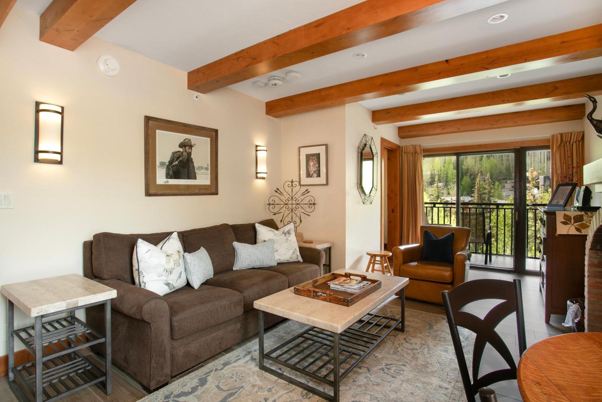 Deluxe One-Bedroom Apartment
