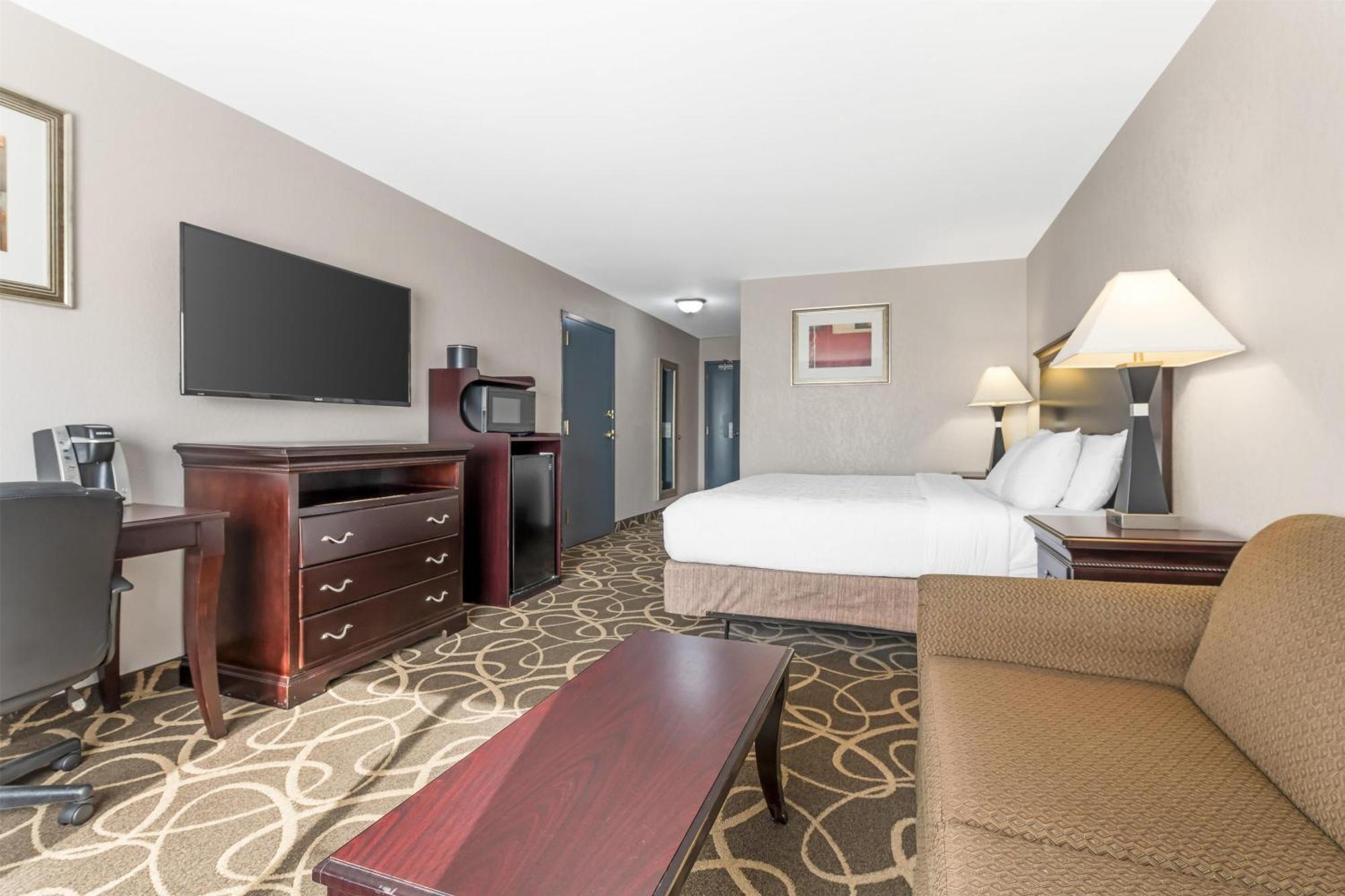 King Room Bath Tub Mobility Access Room or Non-Smoking