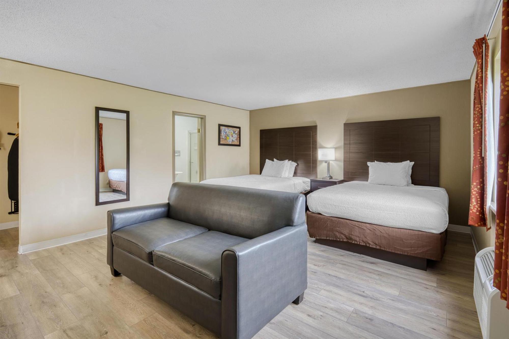 Queen Room Two Queen Beds Sofa Bed Non-Smoking
