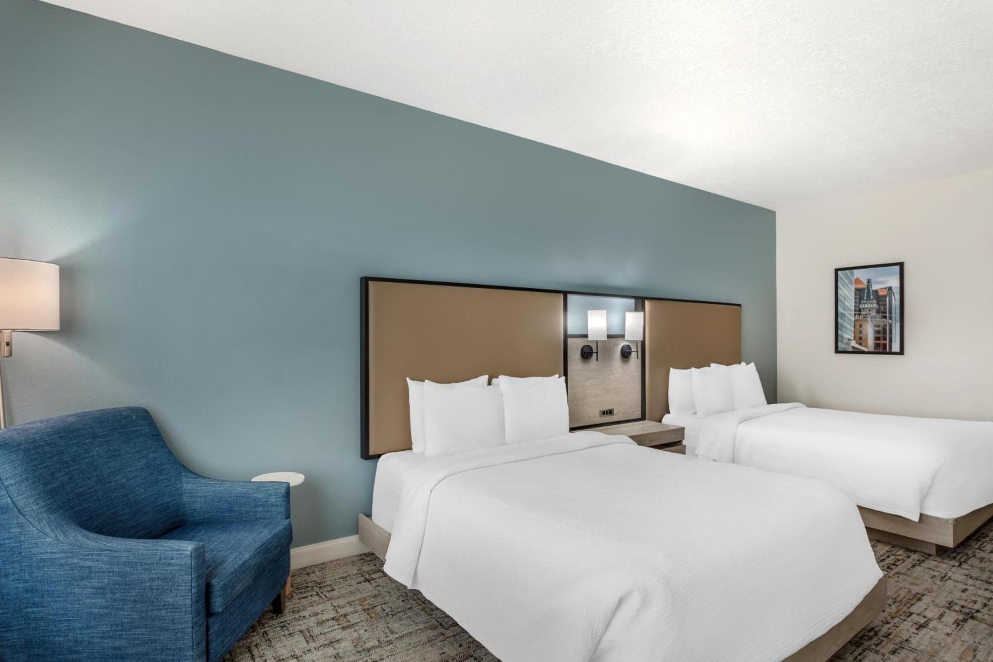 Queen Room with Two Queen Beds and Bath Tub - Disability Access/Non-Smoking