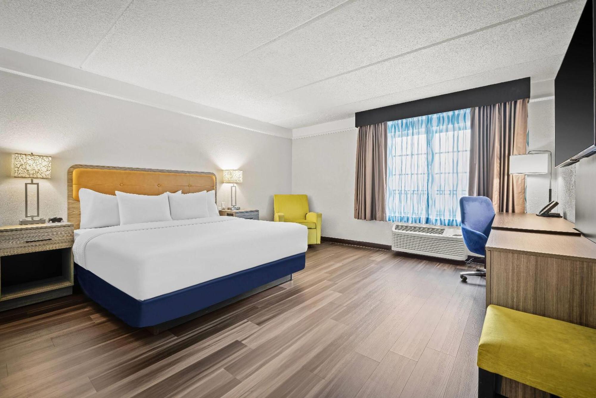 Deluxe King Room