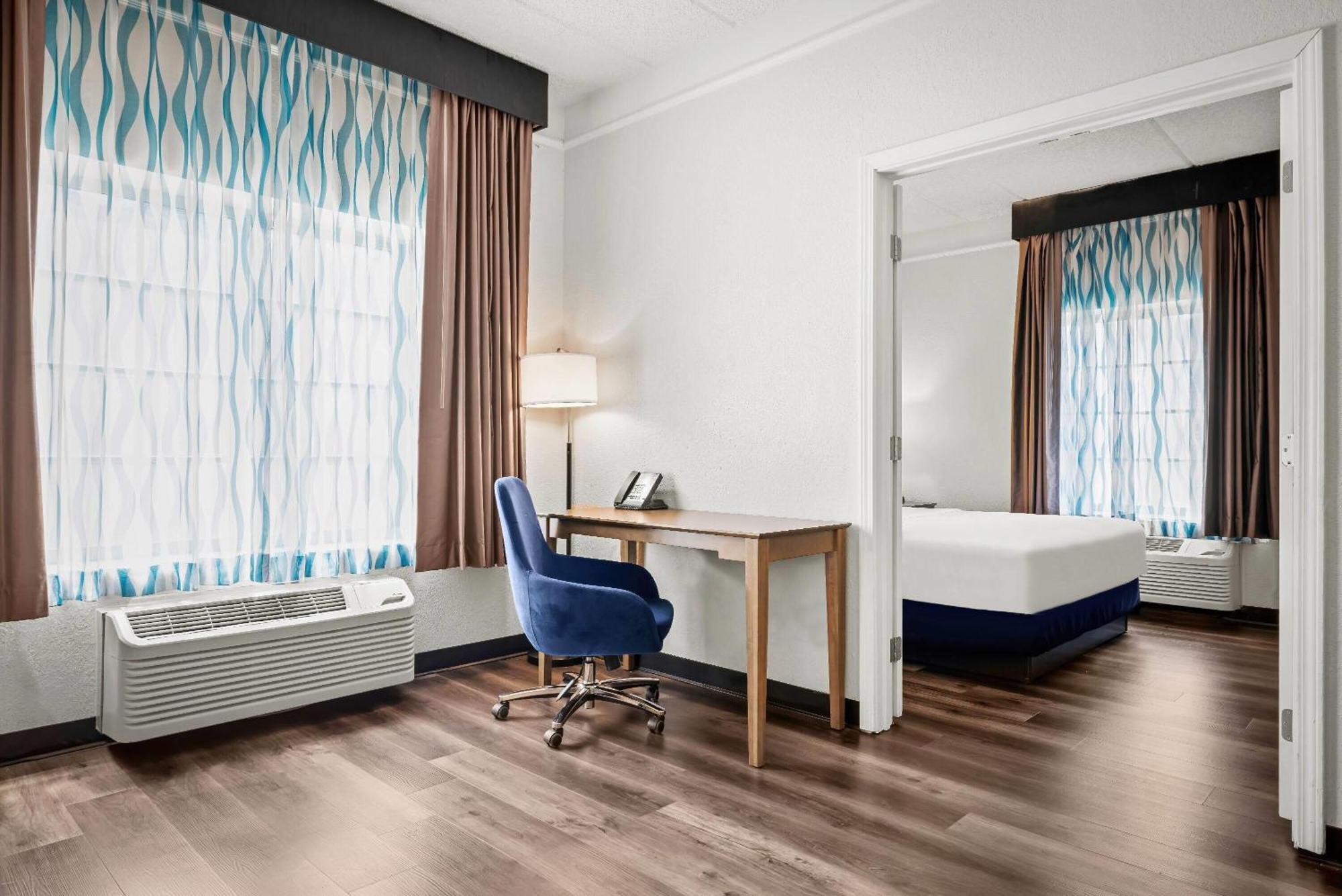 One-Bedroom King Suite Non-Smoking