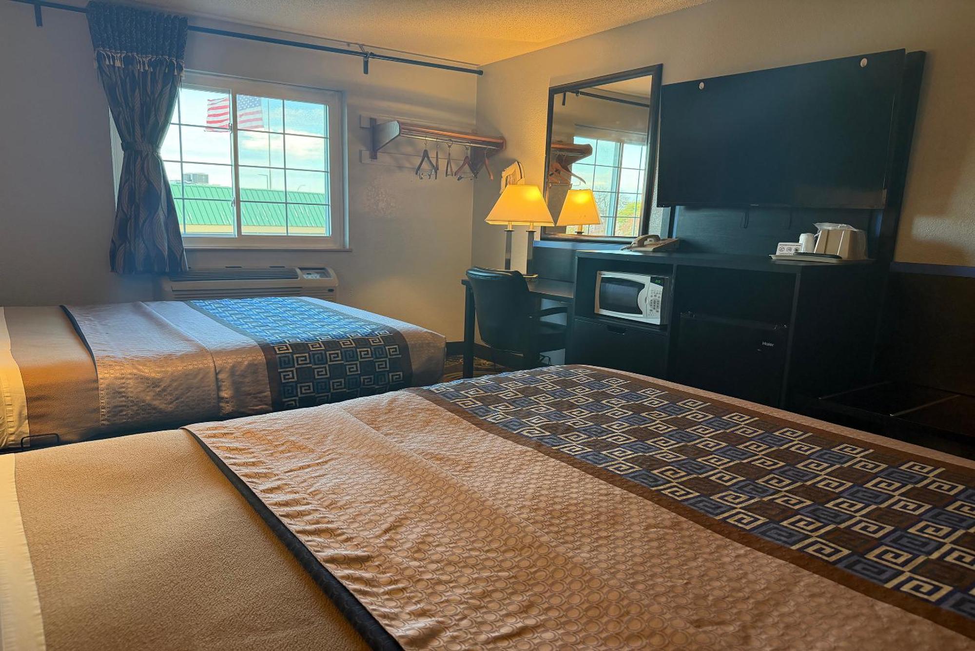 Standard Queen Room