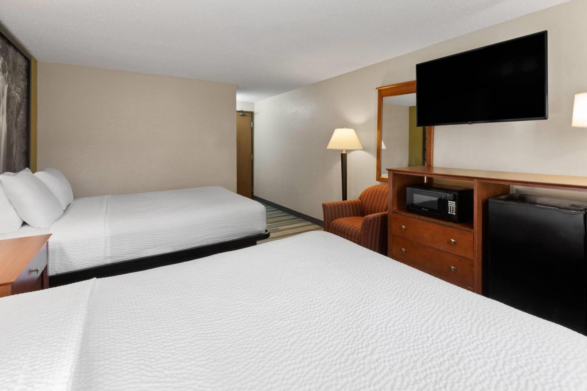 Queen Room Two Queen Beds Pet Friendly or Non-Smoking