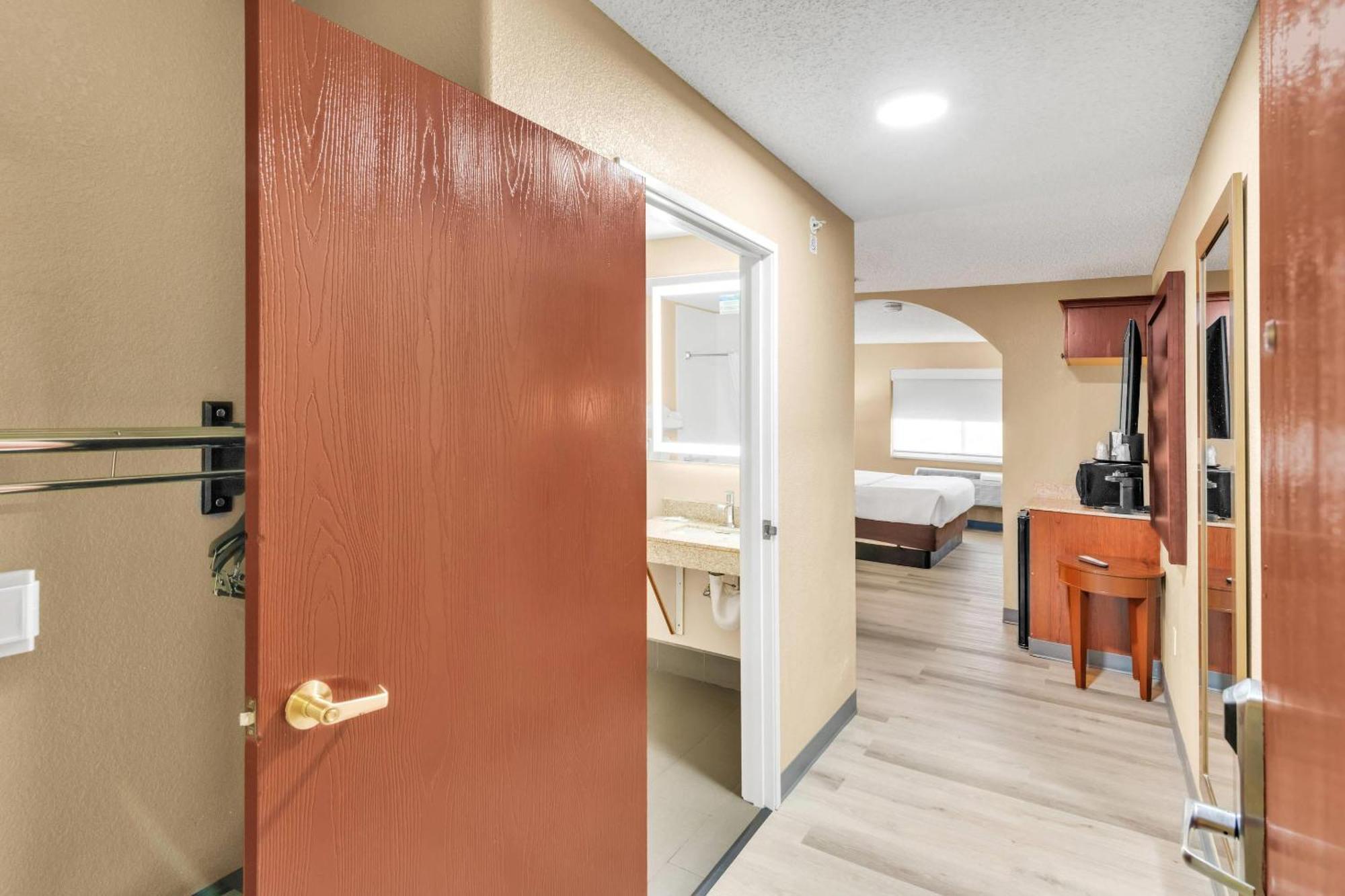 King Suite Accessible or Non-Smoking