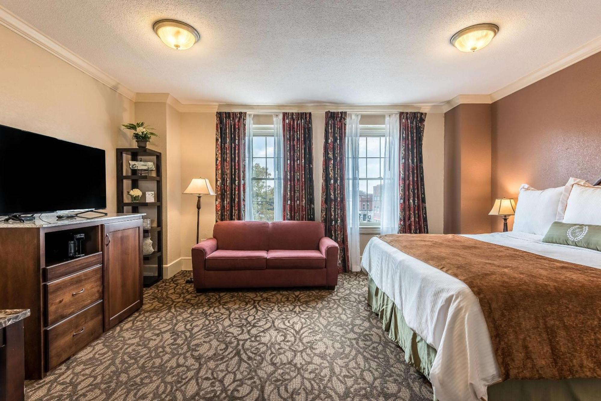 Standard King Room - Non-Smoking