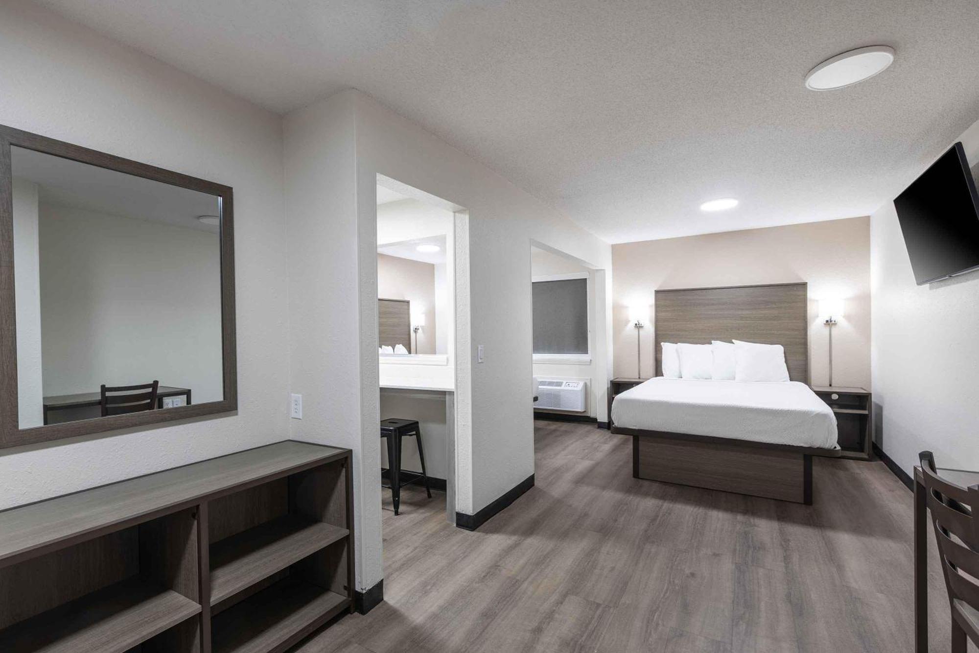 Studio 2 Queen Beds Non-Smoking