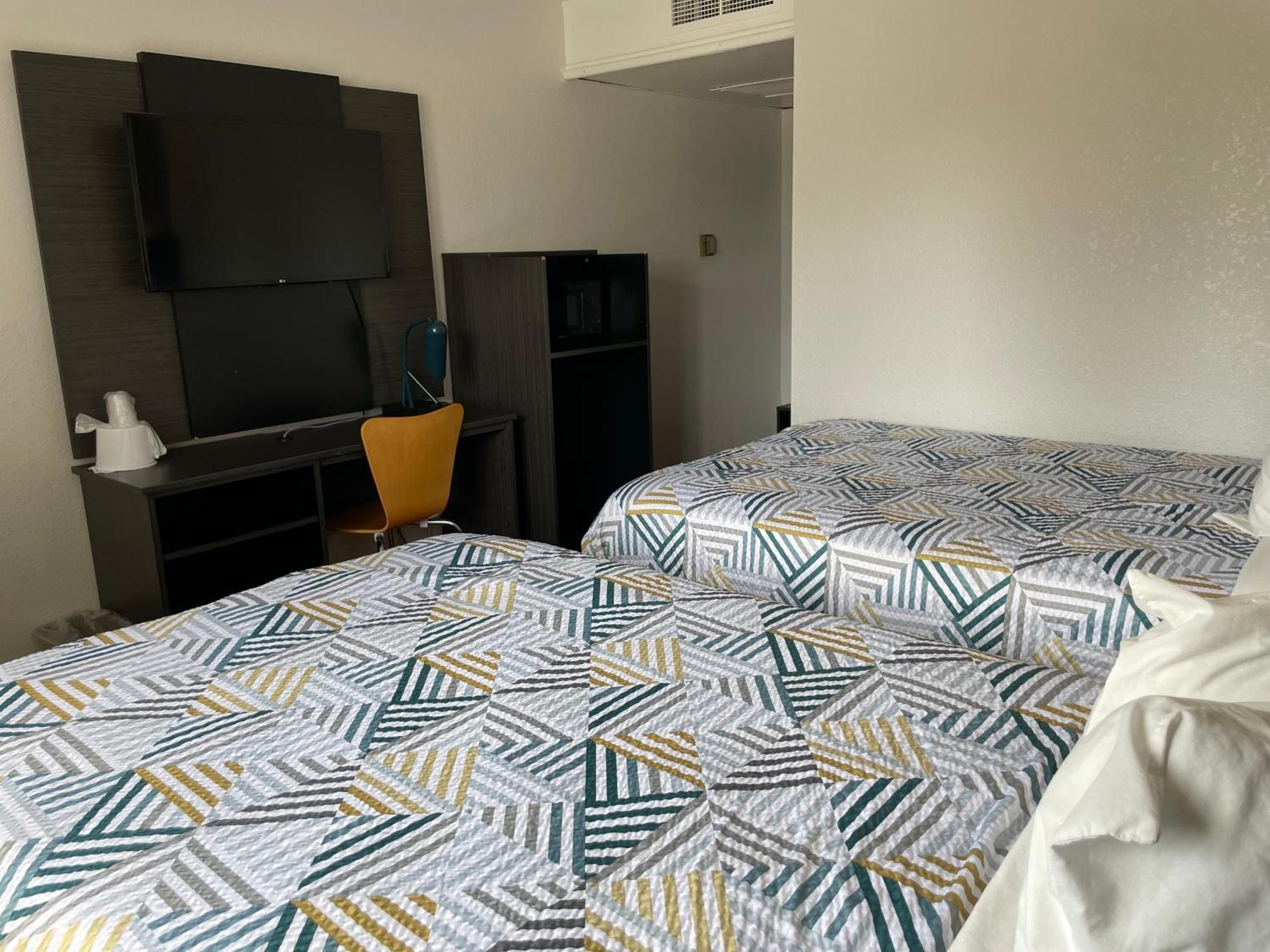 2 Full Beds | Non-Smoking, Micfridge
