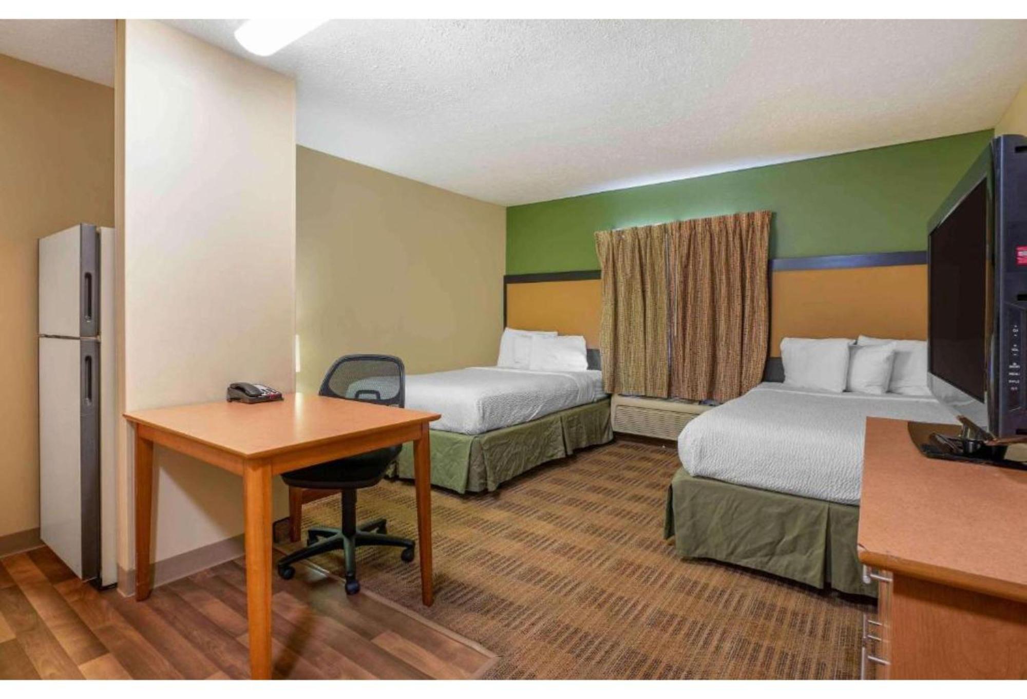2 Queen Beds | Non-Smoking Micfridge