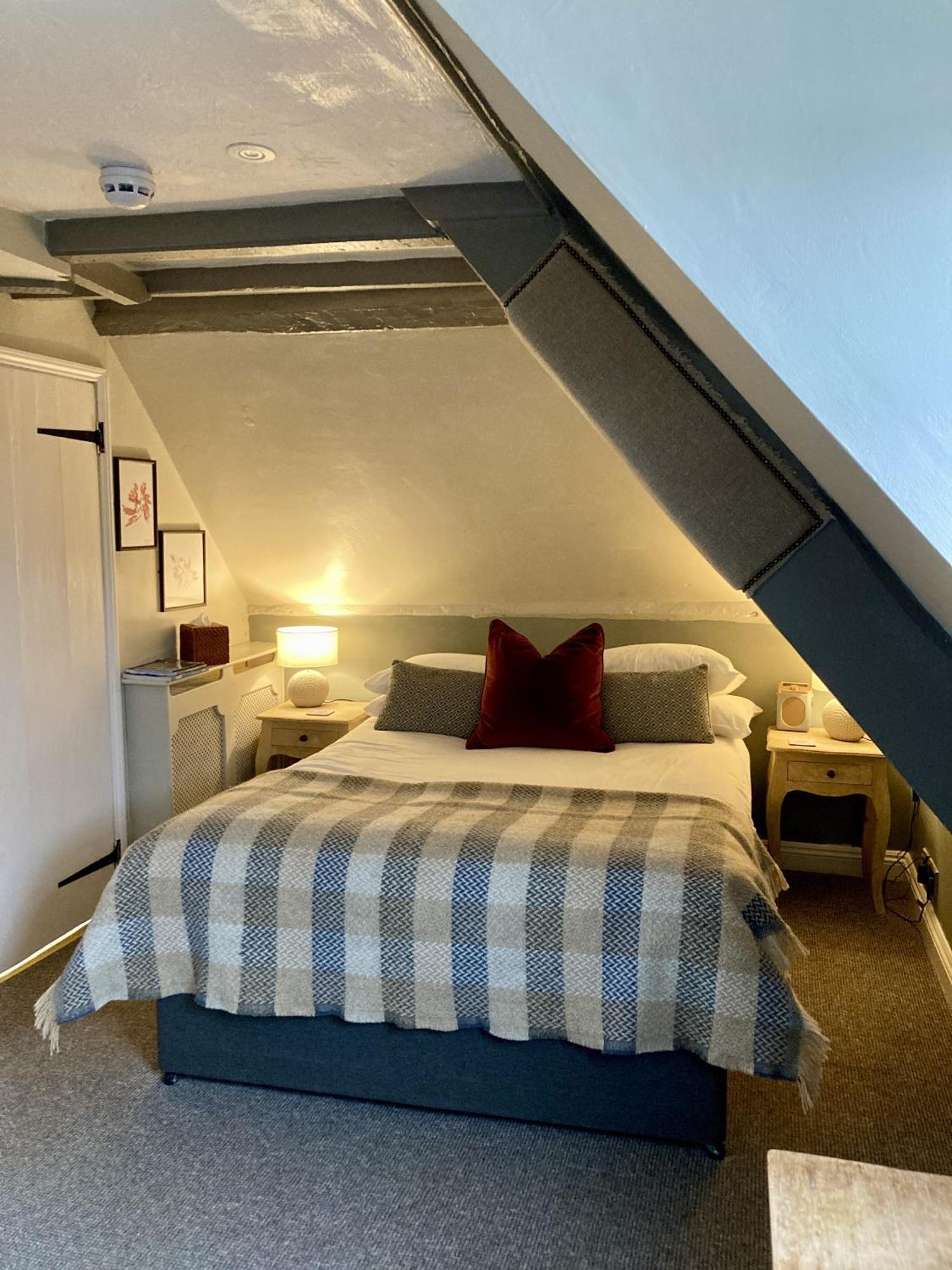 Double Room Private Bathroom
