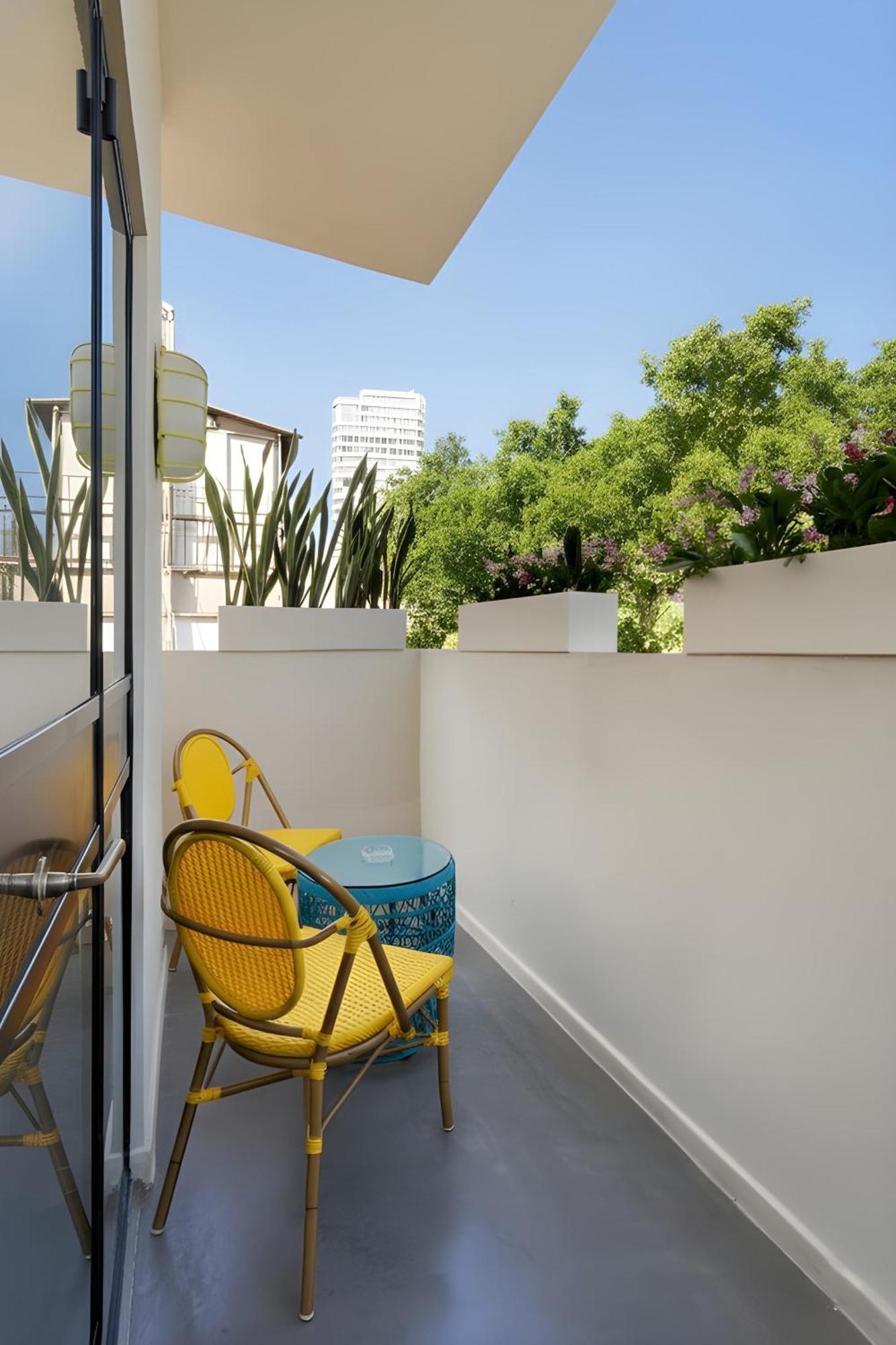 Small CUCU Balcony