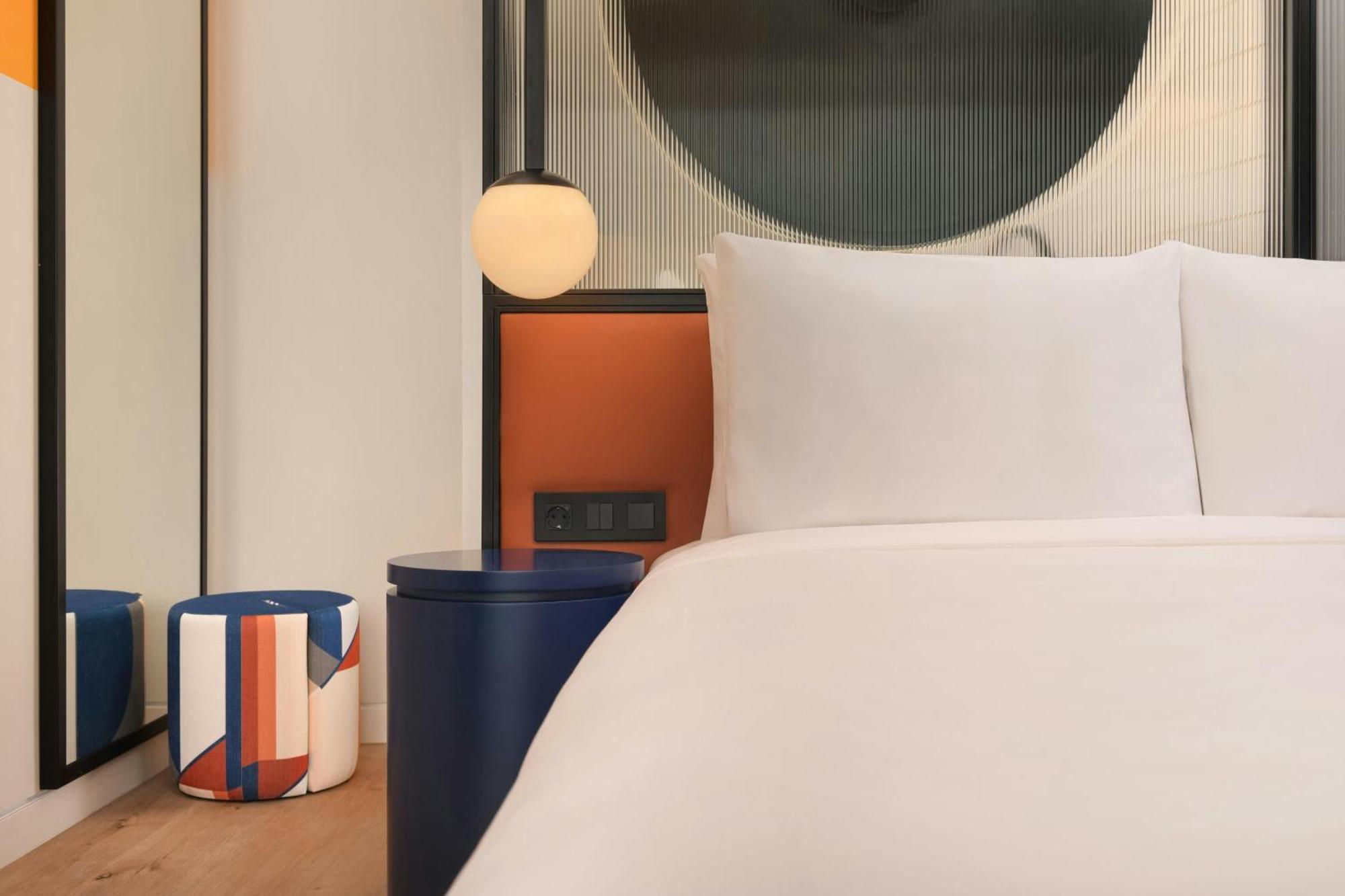 Aloft Queen Room