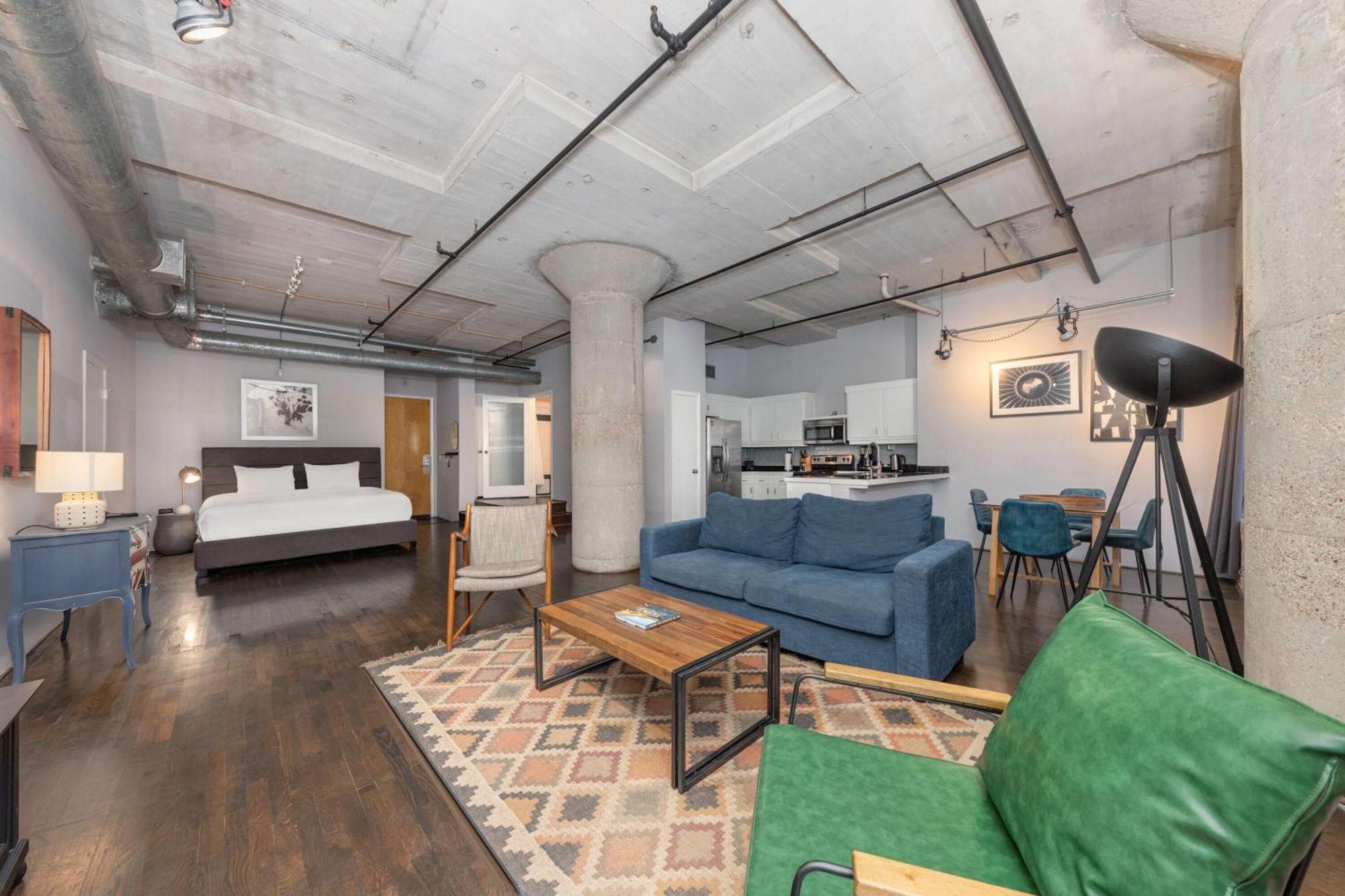 Studio Apartment One King Bed